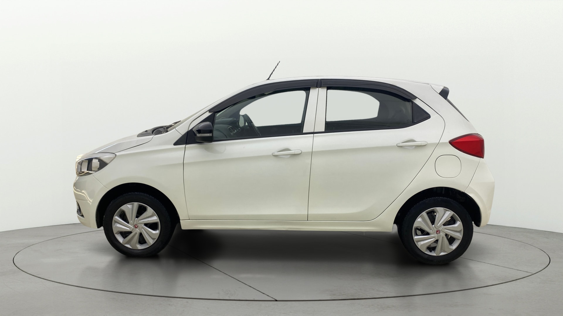View 2019 Tata Tiago Revotorq XB Image 5 Used 2019 Tata Tiago Revotorq XB Image 5