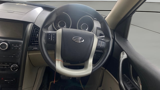 View Mahindra XUV500 Image 13 Used Mahindra XUV500 Image 13