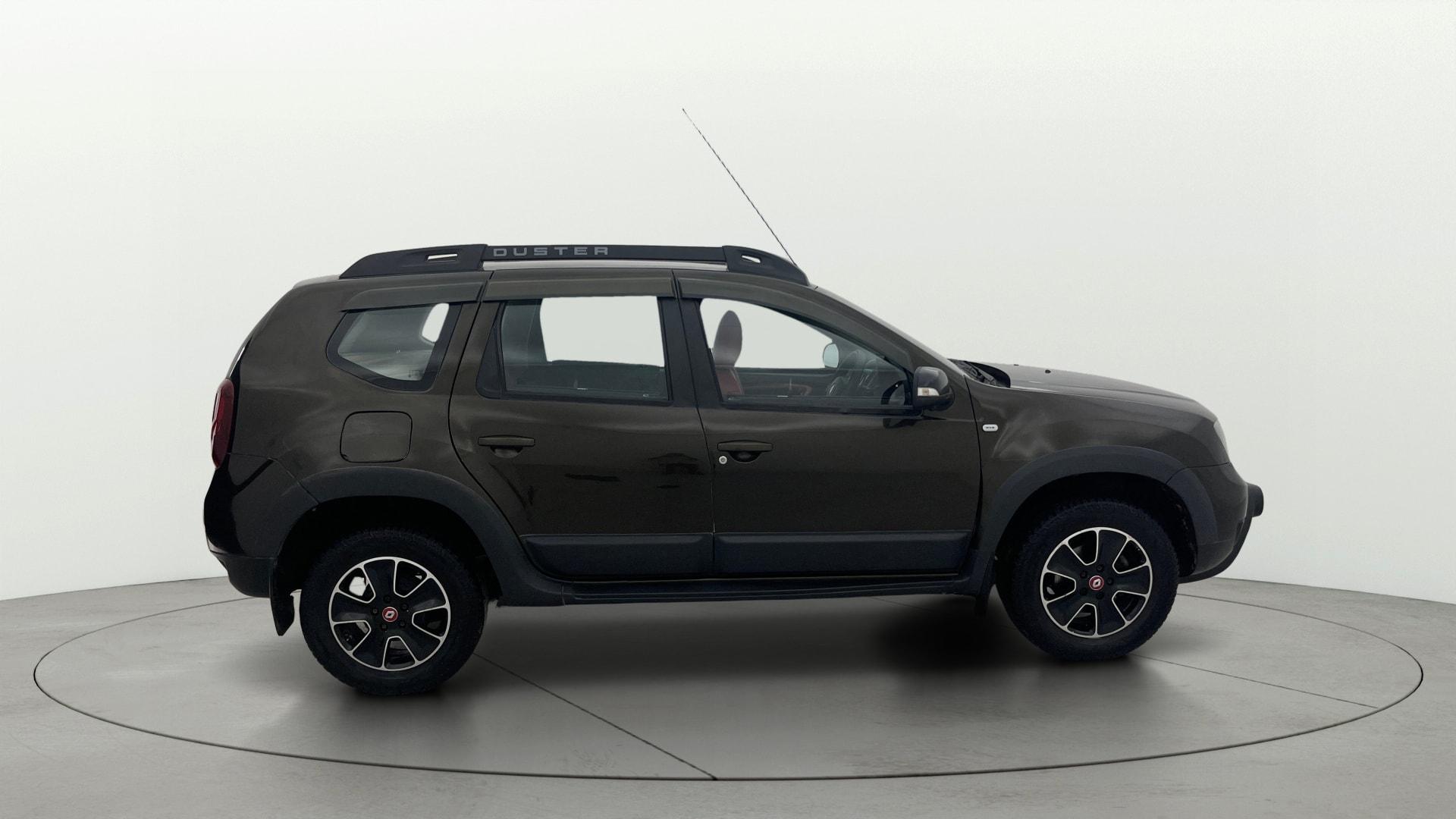 View 2017 Renault Duster 85 PS RXS 4X2 MT Image 8 Used 2017 Renault Duster 85 PS RXS 4X2 MT Image 8