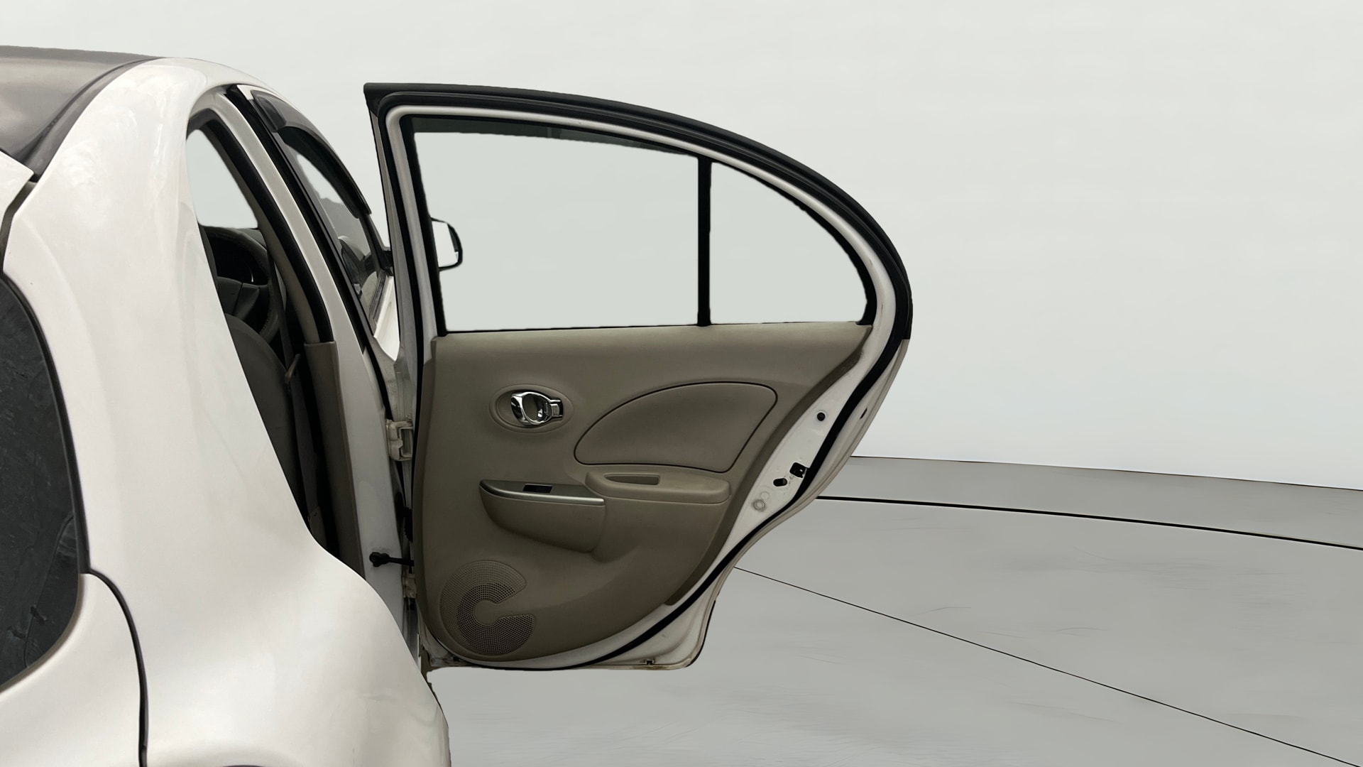 View 2015 Nissan Micra XL (CVT) Image 7 Used 2015 Nissan Micra XL (CVT) Image 7