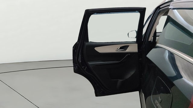 View Mahindra XUV700 Image 16 Used Mahindra XUV700 Image 16