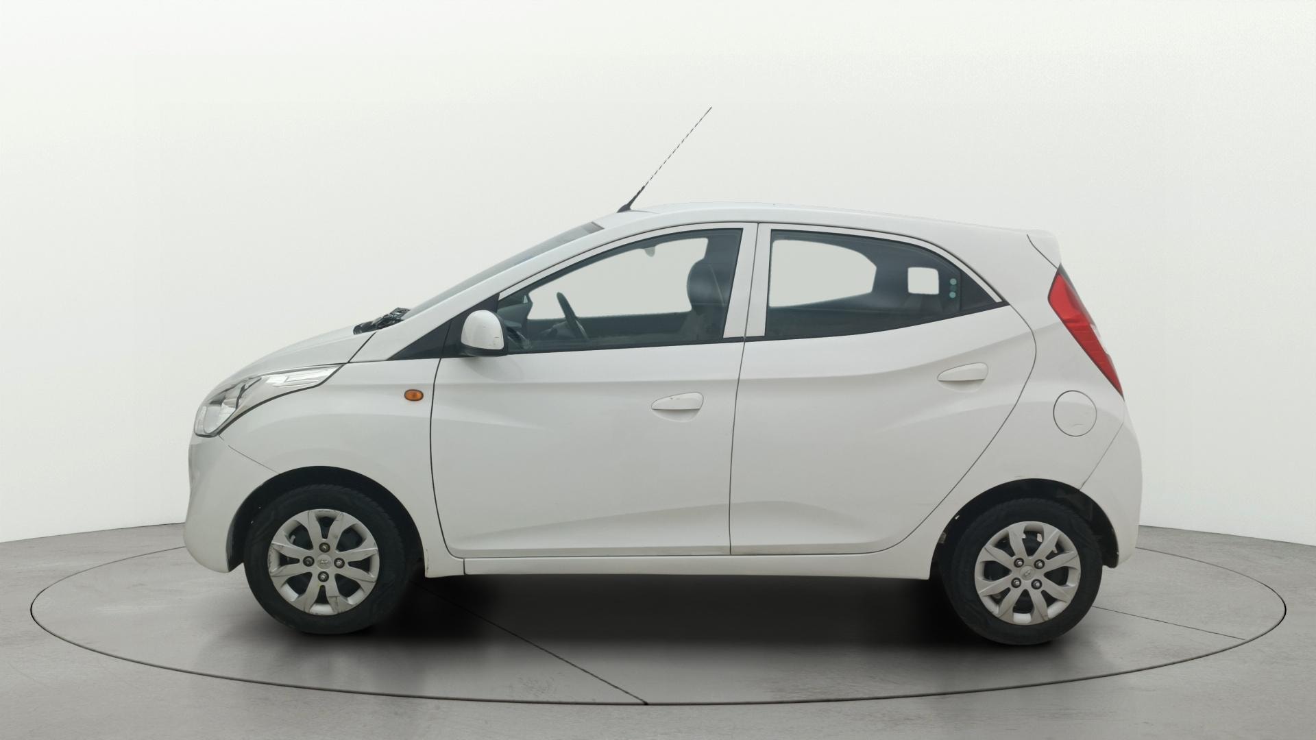View 2016 Hyundai EON Sportz Image 5 Used 2016 Hyundai EON Sportz Image 5