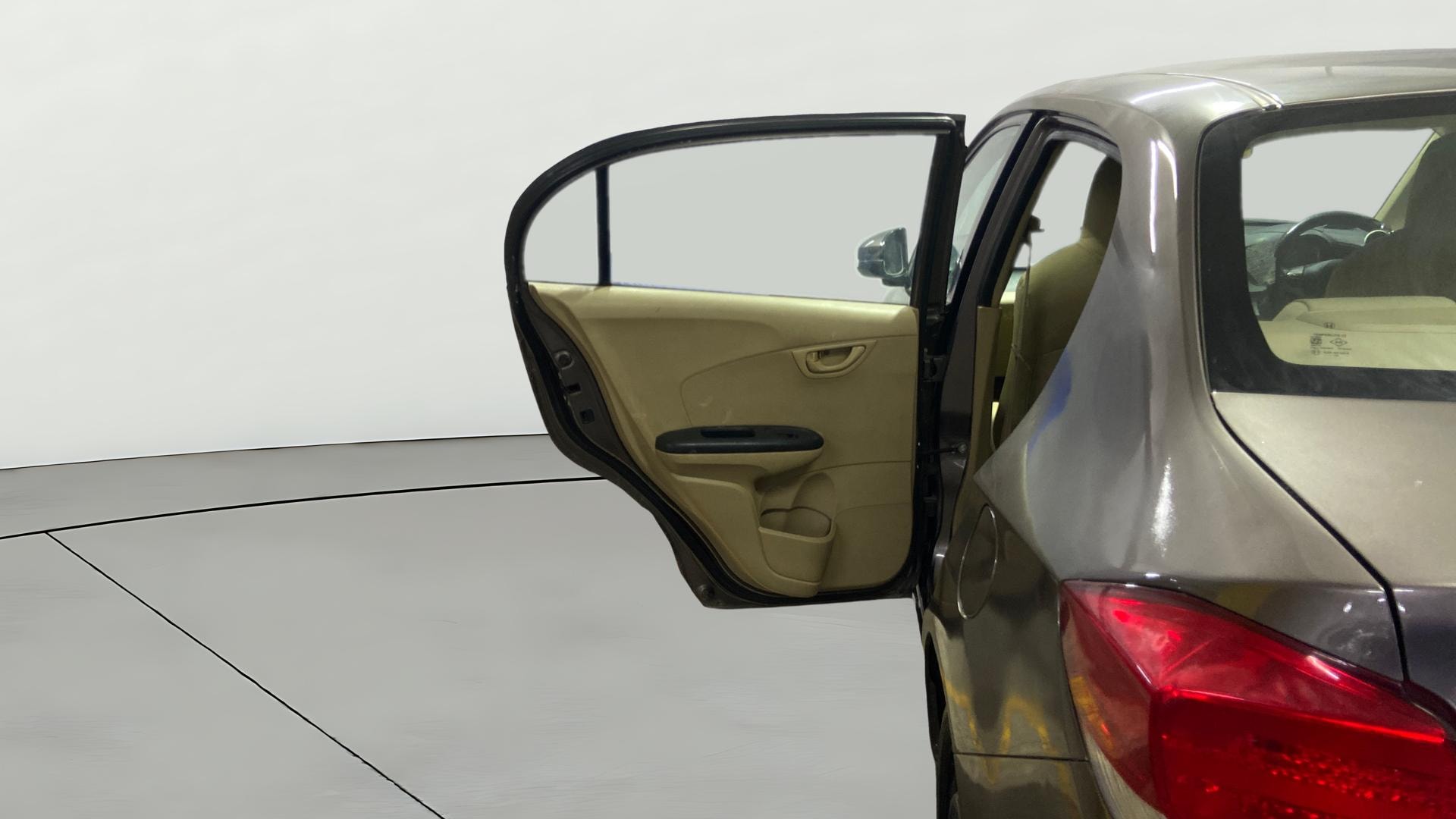View 2015 Honda Amaze E MT Petrol BS IV Image 14 Used 2015 Honda Amaze E MT Petrol BS IV Image 14
