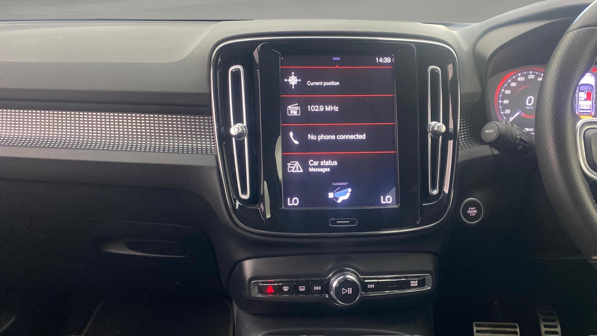 View 2020 Volvo XC40 D4 R-Design Image 33 Used 2020 Volvo XC40 D4 R-Design Image 33
