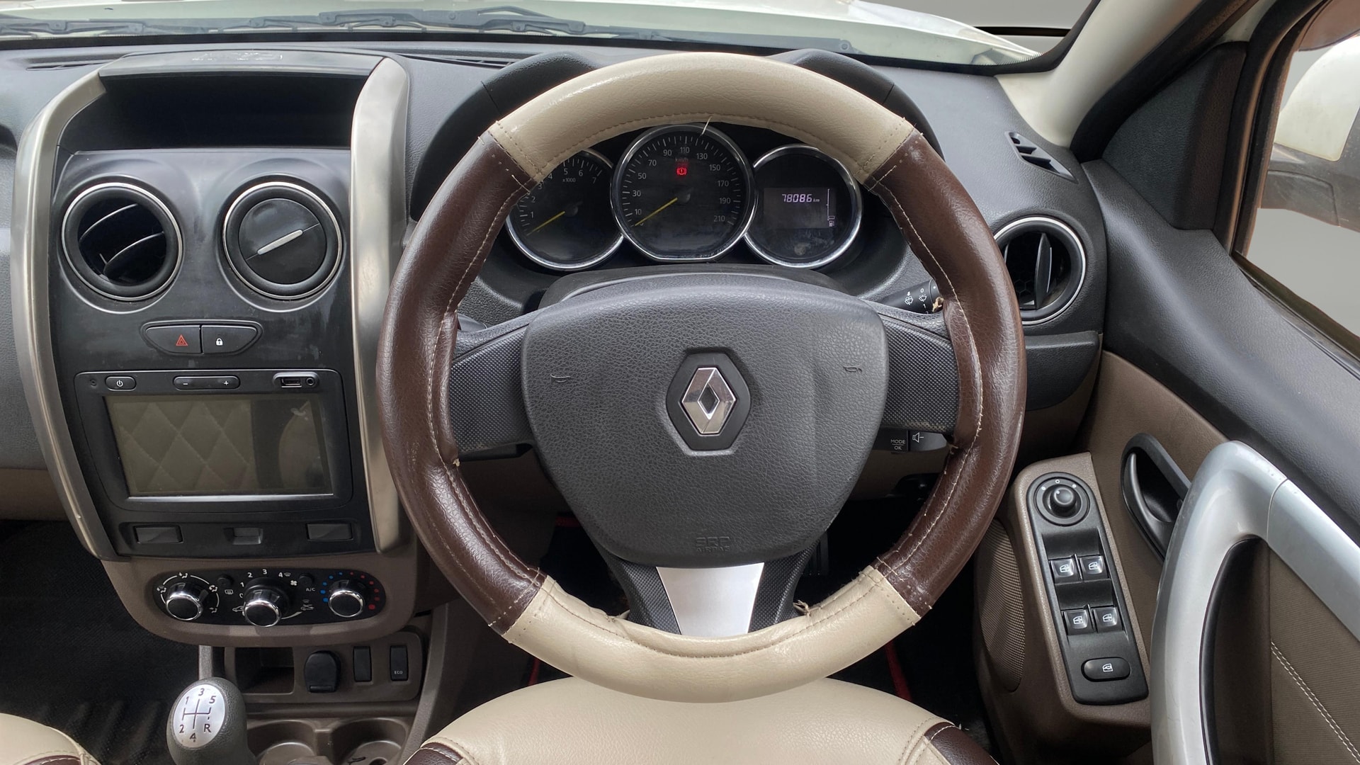 View 2019 Renault Duster 85 PS RXS 4X2 MT Image 12 Used 2019 Renault Duster 85 PS RXS 4X2 MT Image 12