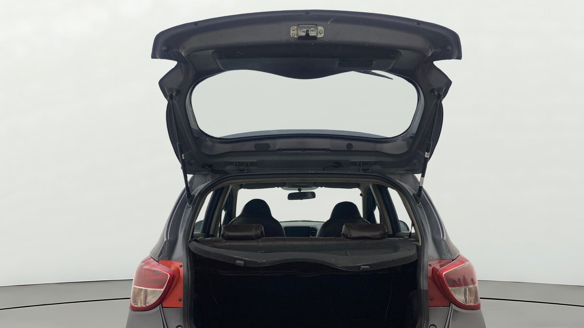 View 2014 Hyundai Grand i10 1.1 Asta Diesel Image 16 Used 2014 Hyundai Grand i10 1.1 Asta Diesel Image 16