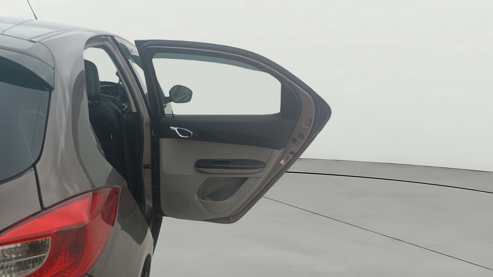 View 2018 Tata Tiago Revotorq XB Image 7 Used 2018 Tata Tiago Revotorq XB Image 7
