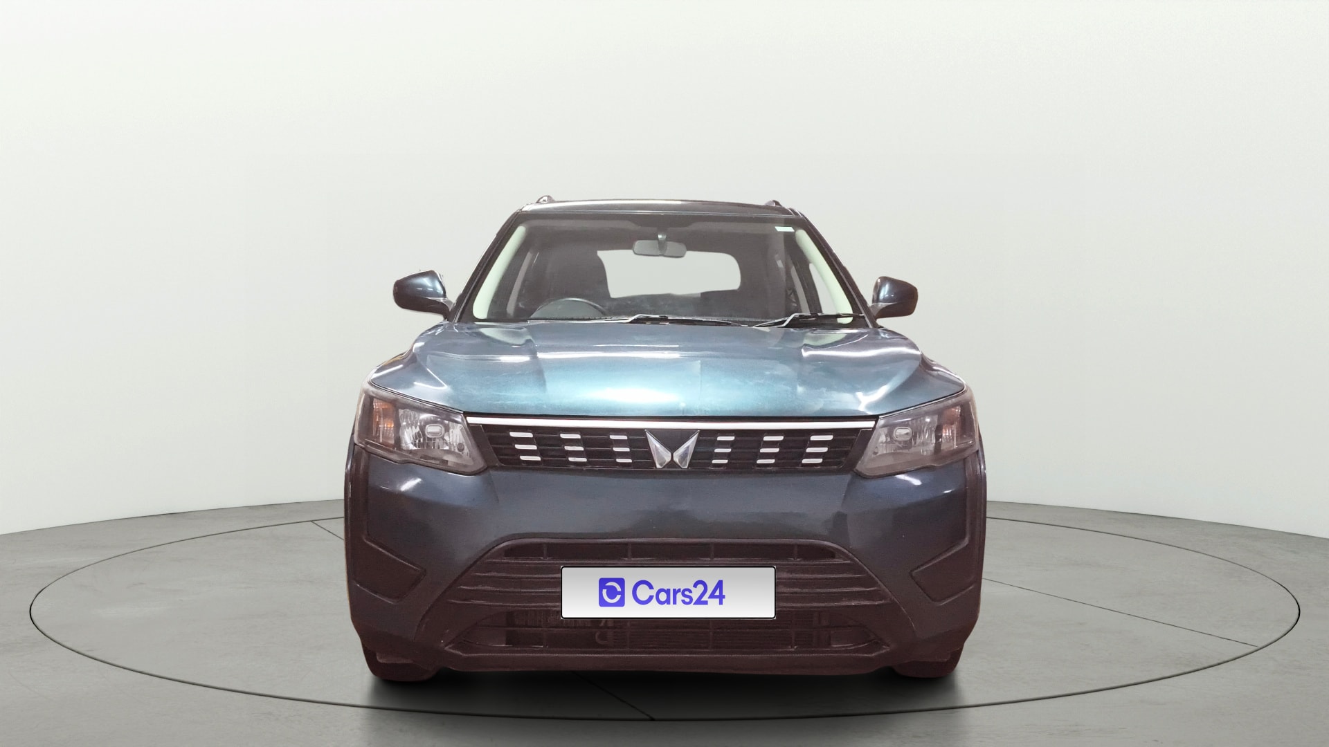 View 2023 Mahindra XUV300 W4 Petrol BS IV Image 1 Used 2023 Mahindra XUV300 W4 Petrol BS IV Image 1