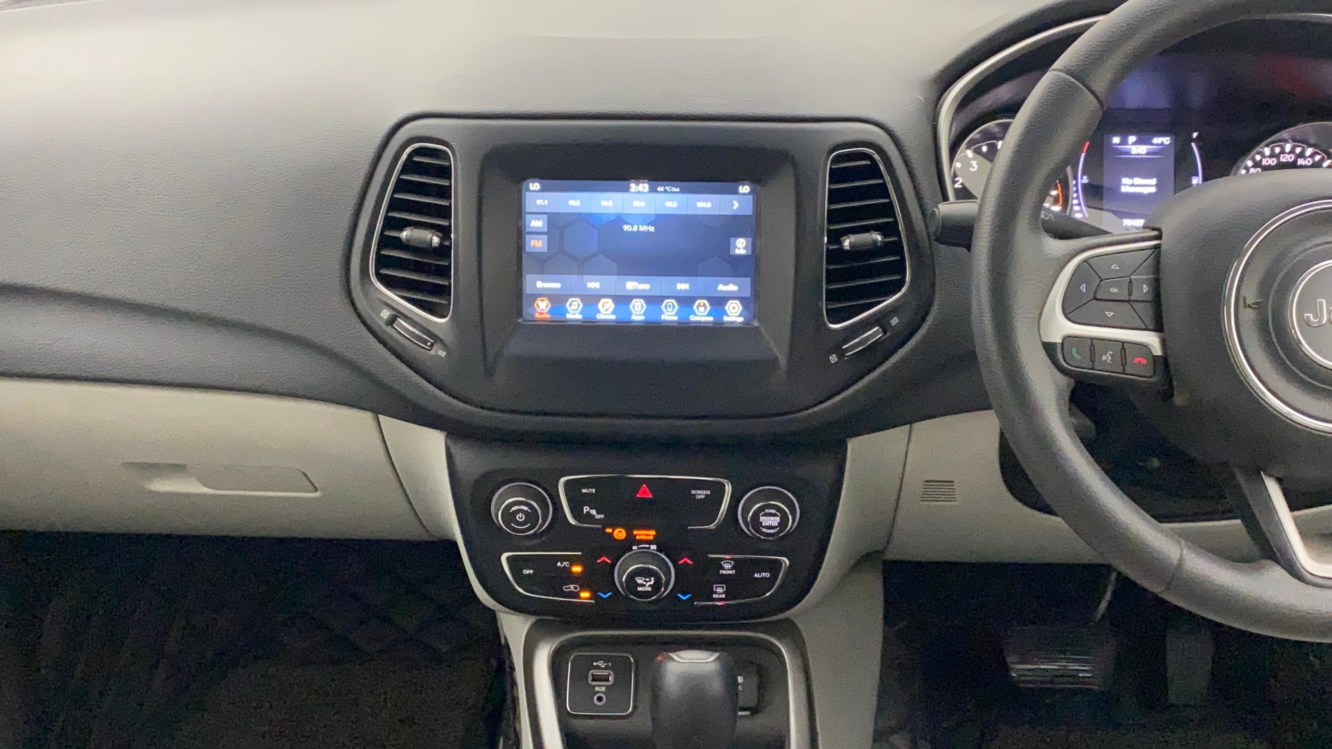 View 2020 Jeep Compass Longitude Plus Petrol Image 18 Used 2020 Jeep Compass Longitude Plus Petrol Image 18