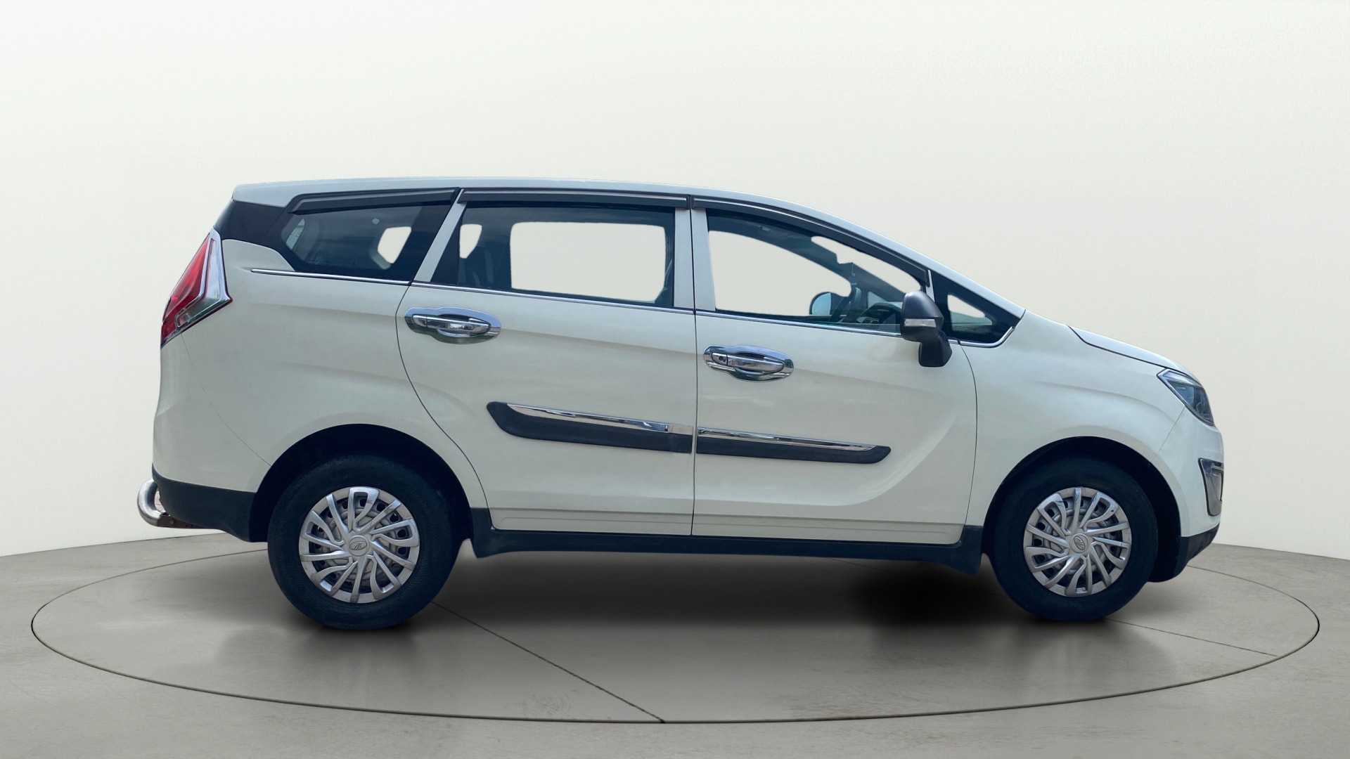 View 2020 Mahindra Marazzo M2 7-Seater BS IV Image 8 Used 2020 Mahindra Marazzo M2 7-Seater BS IV Image 8