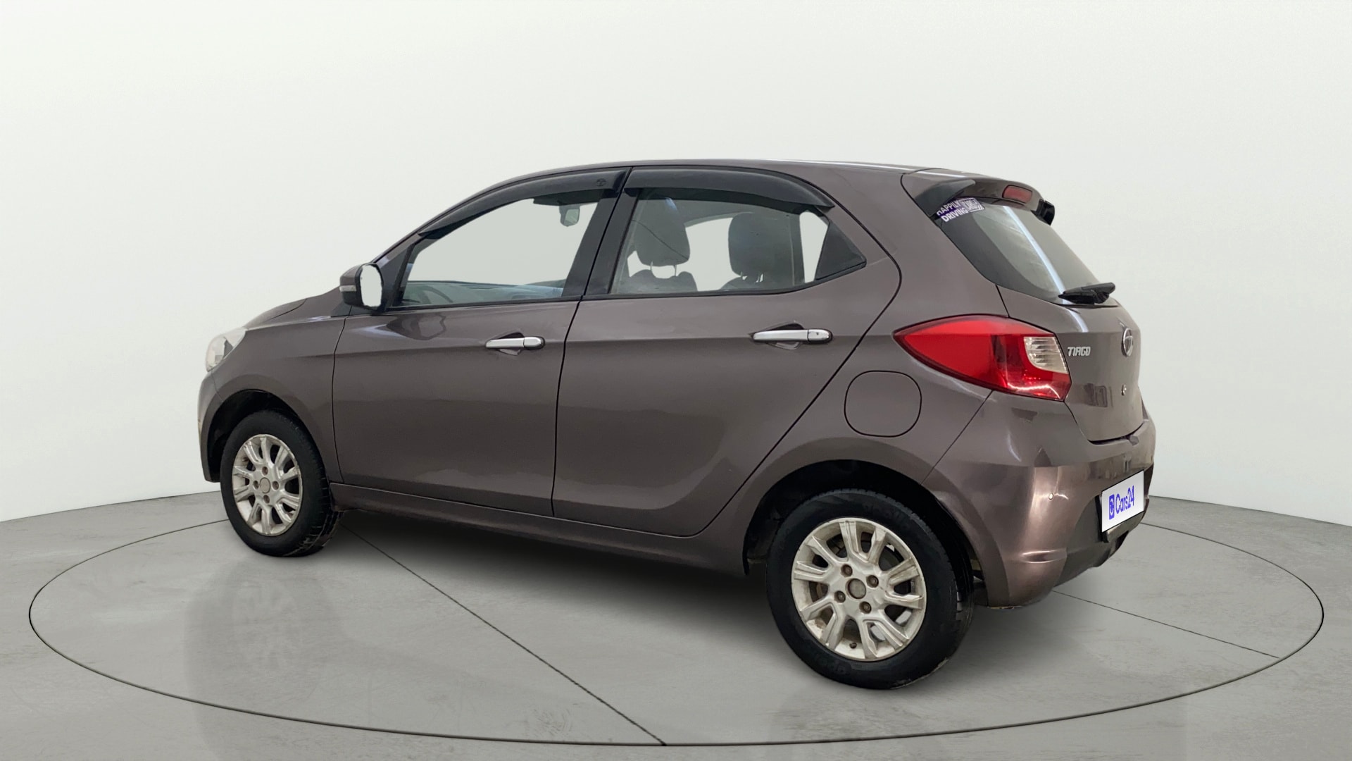View 2017 Tata Tiago Revotorq XB Image 2 Used 2017 Tata Tiago Revotorq XB Image 2