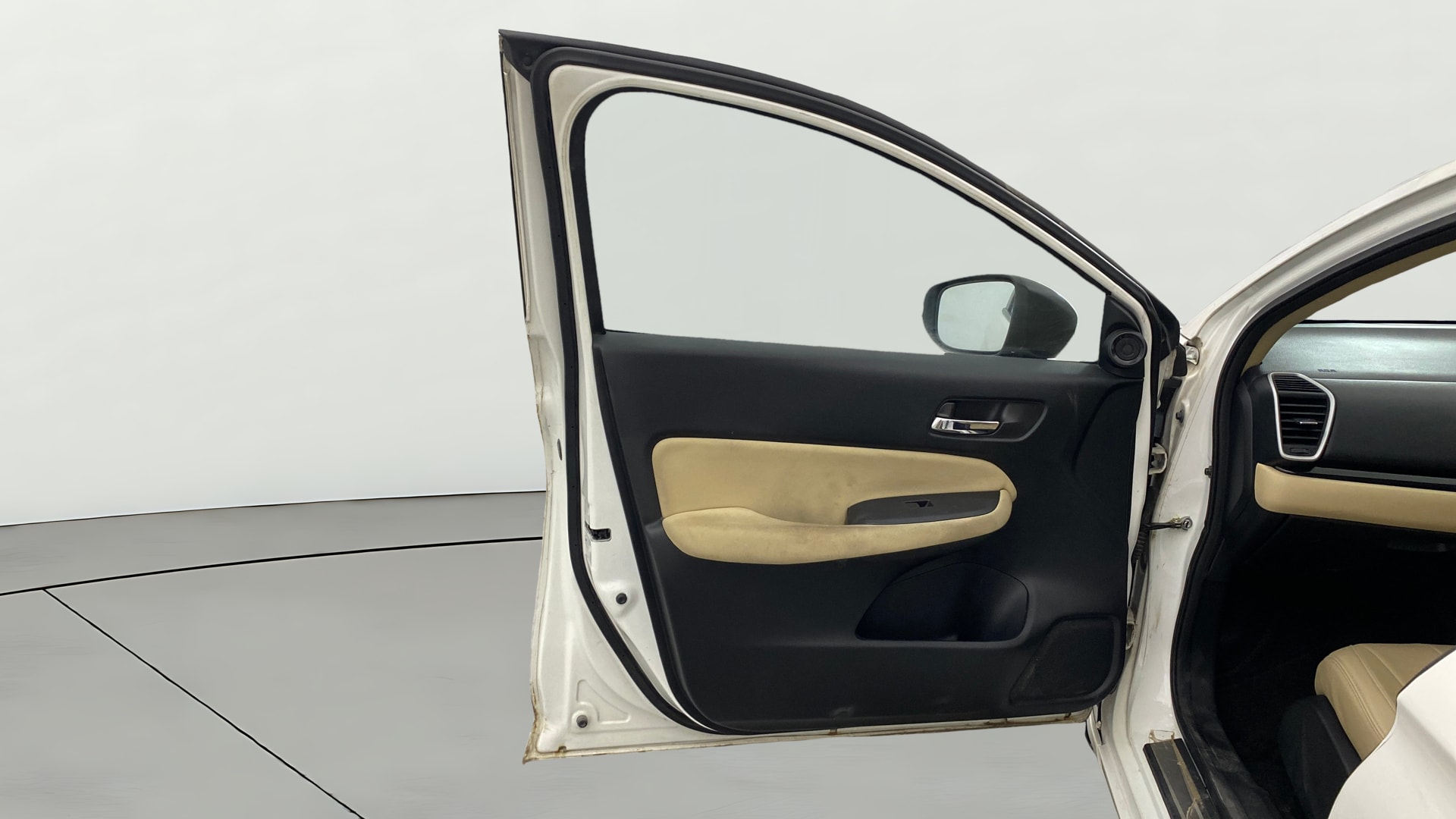 View 2022 Honda City ZX MT Diesel Anniversary Edition Image 33 Used 2022 Honda City ZX MT Diesel Anniversary Edition Image 33