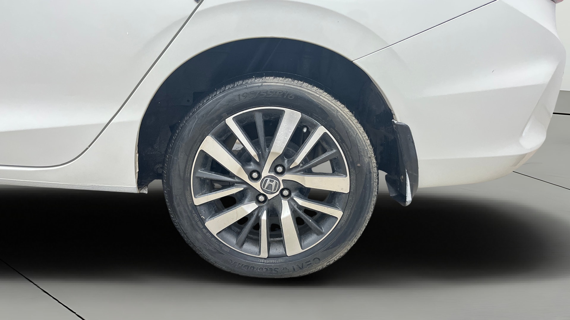 View 2021 Honda City ZX MT Diesel Anniversary Edition Image 12 Used 2021 Honda City ZX MT Diesel Anniversary Edition Image 12