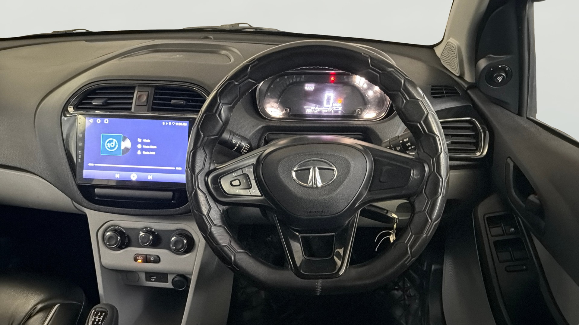 View 2023 Tata Tiago Revotorq XB Image 20 Used 2023 Tata Tiago Revotorq XB Image 20