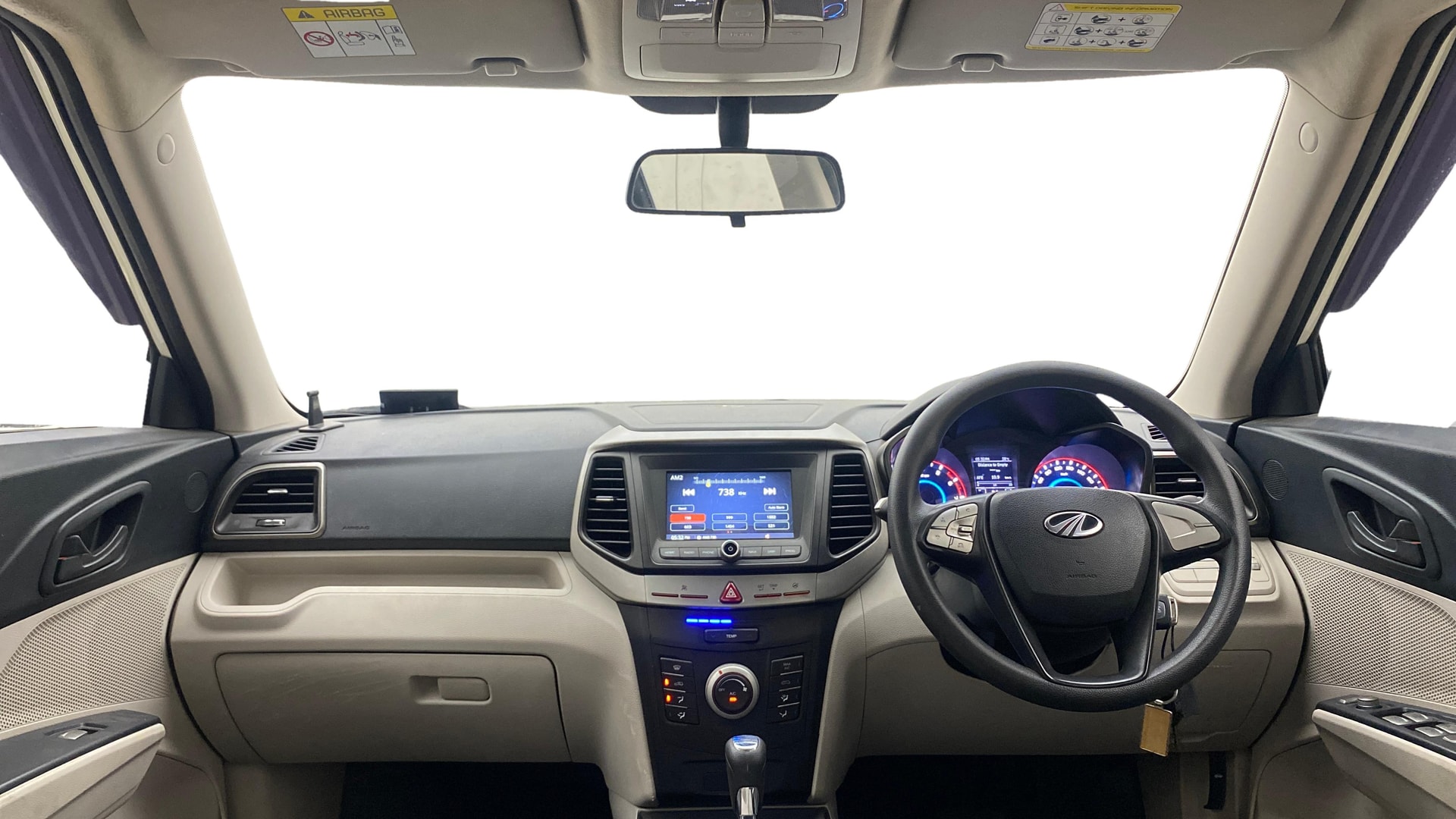 View 2021 Mahindra XUV300 W4 Petrol BS IV Image 15 Used 2021 Mahindra XUV300 W4 Petrol BS IV Image 15