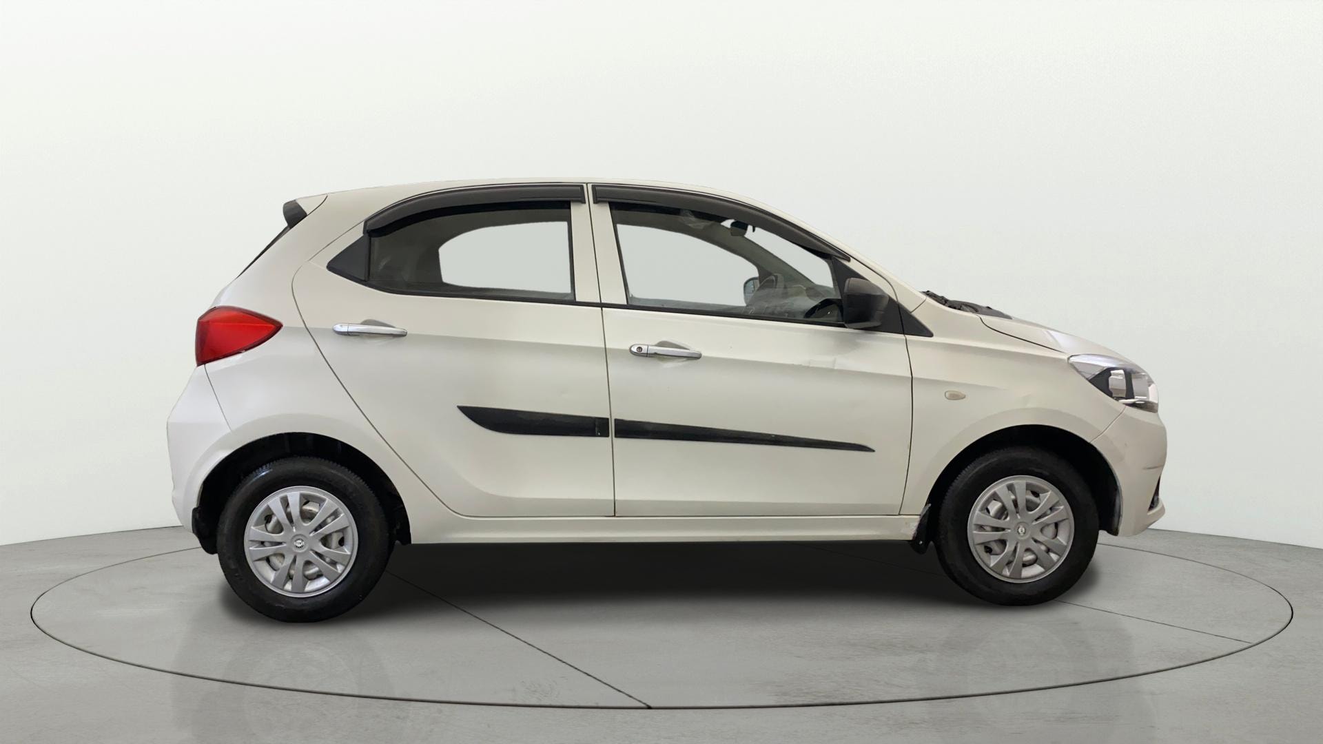 View 2019 Tata Tiago Revotorq XB Image 8 Used 2019 Tata Tiago Revotorq XB Image 8