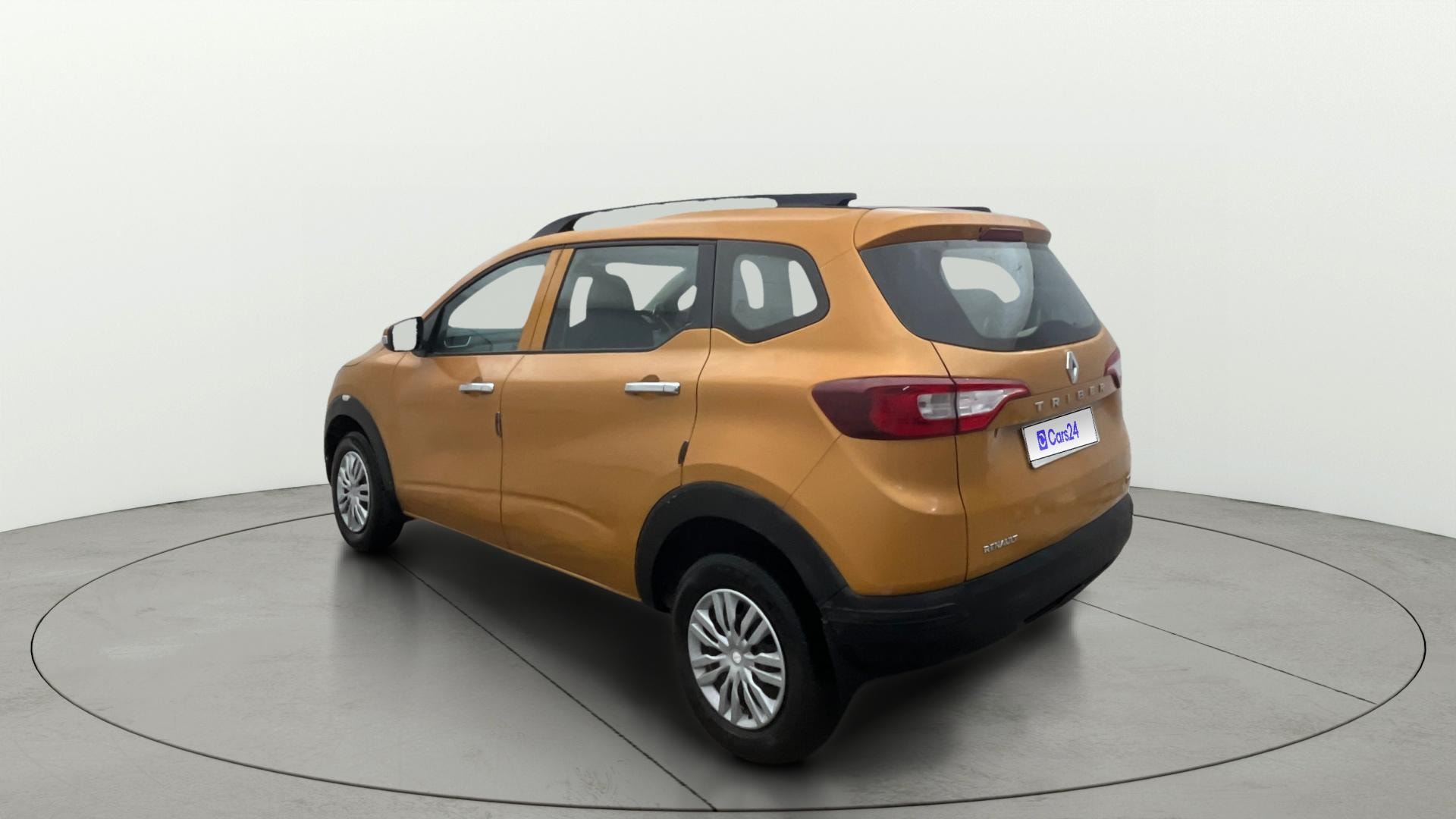 View 2021 Renault Triber RXE Image 2 Used 2021 Renault Triber RXE Image 2