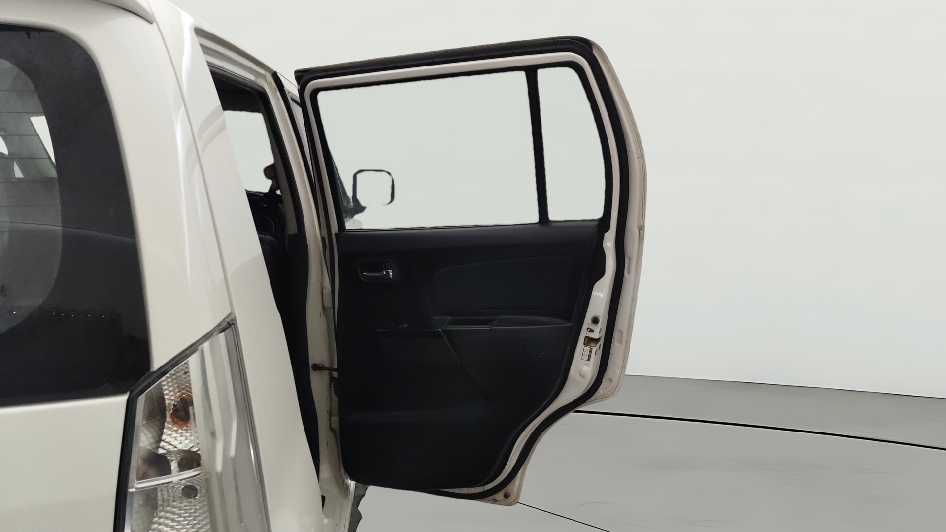 View 2014 Maruti Suzuki Stingray LXI Image 7 Used 2014 Maruti Suzuki Stingray LXI Image 7