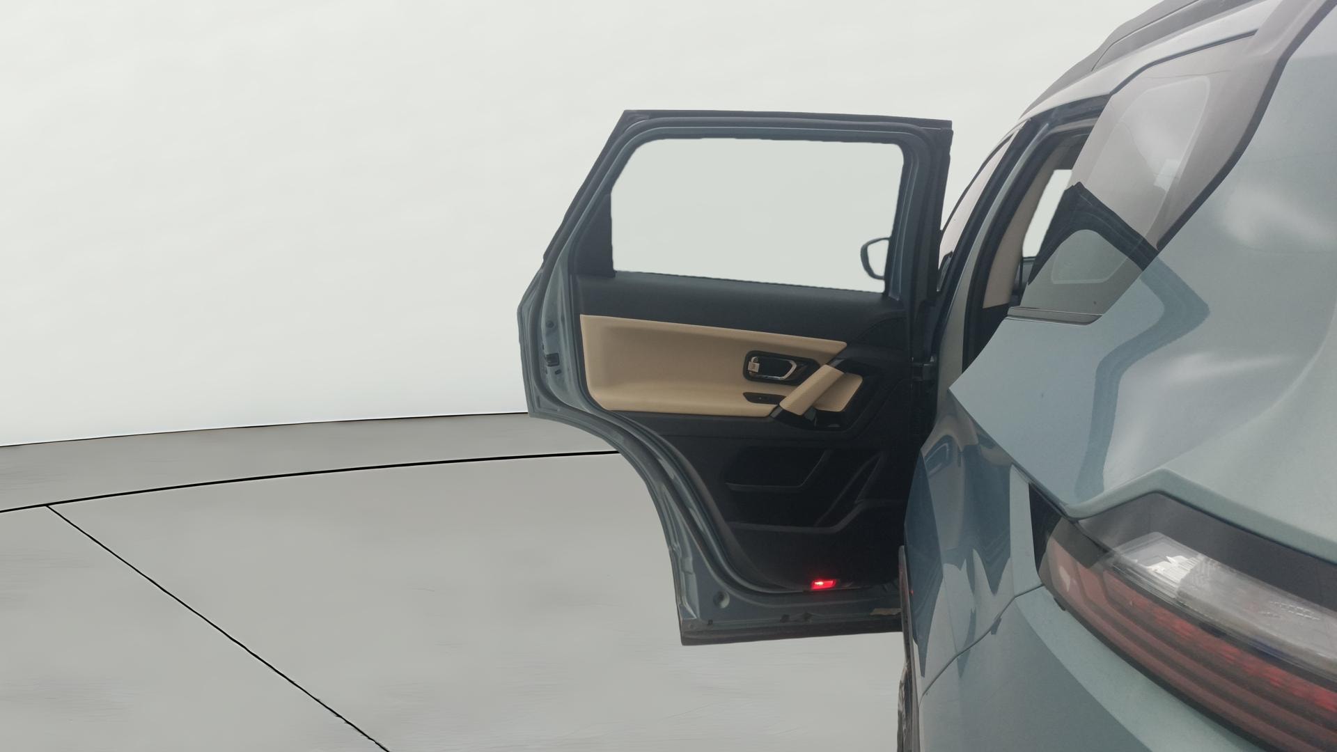 View 2021 Tata Safari XZ Plus Image 16 Used 2021 Tata Safari XZ Plus Image 16