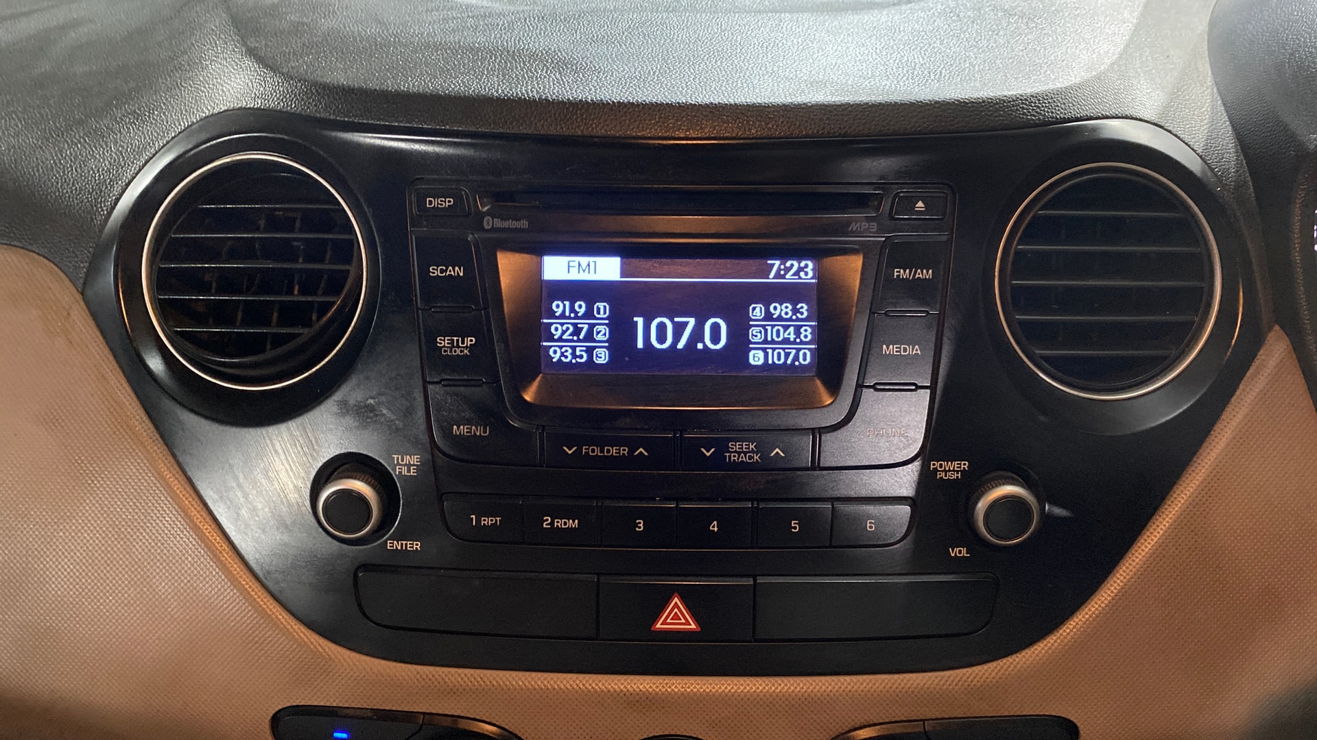 View 2015 Hyundai Grand i10 1.2 Asta Petrol Image 17 Used 2015 Hyundai Grand i10 1.2 Asta Petrol Image 17