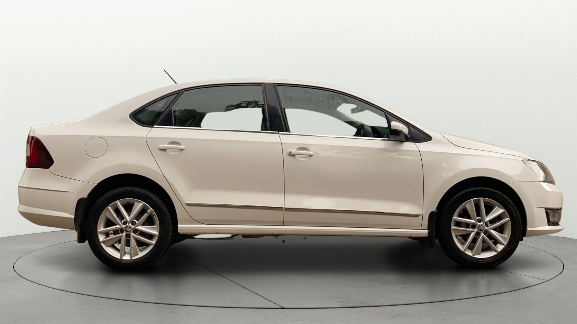 View 2021 Skoda Rapid 1.5 TDI CR Active BS IV Image 9 Used 2021 Skoda Rapid 1.5 TDI CR Active BS IV Image 9