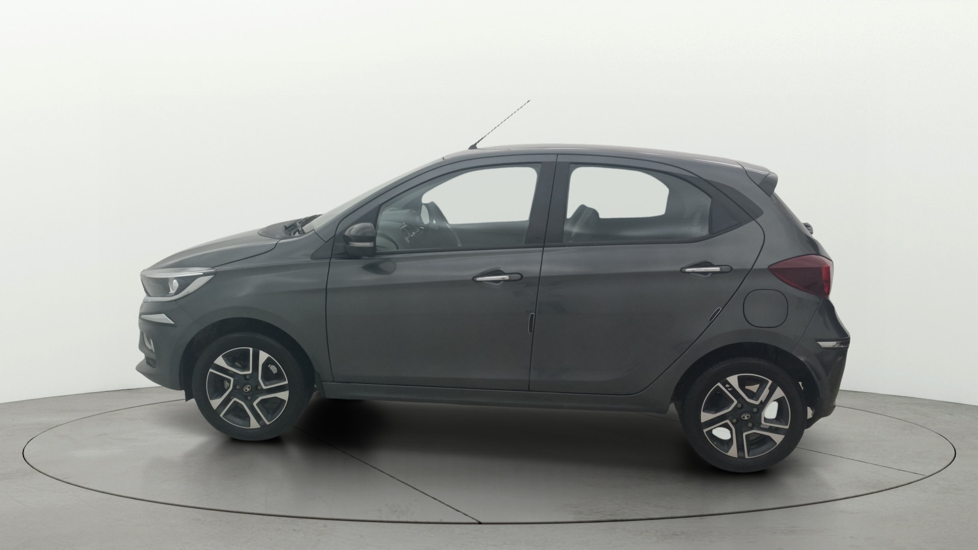 View 2024 Tata Tiago Revotorq XB Image 6 Used 2024 Tata Tiago Revotorq XB Image 6
