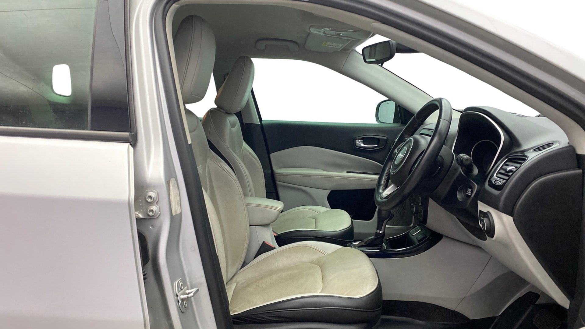 View 2017 Jeep Compass Limited 1.4 Multi AIR Petrol DDCT AT BS IV Image 26 Used 2017 Jeep Compass Limited 1.4 Multi AIR Petrol DDCT AT BS IV Image 26