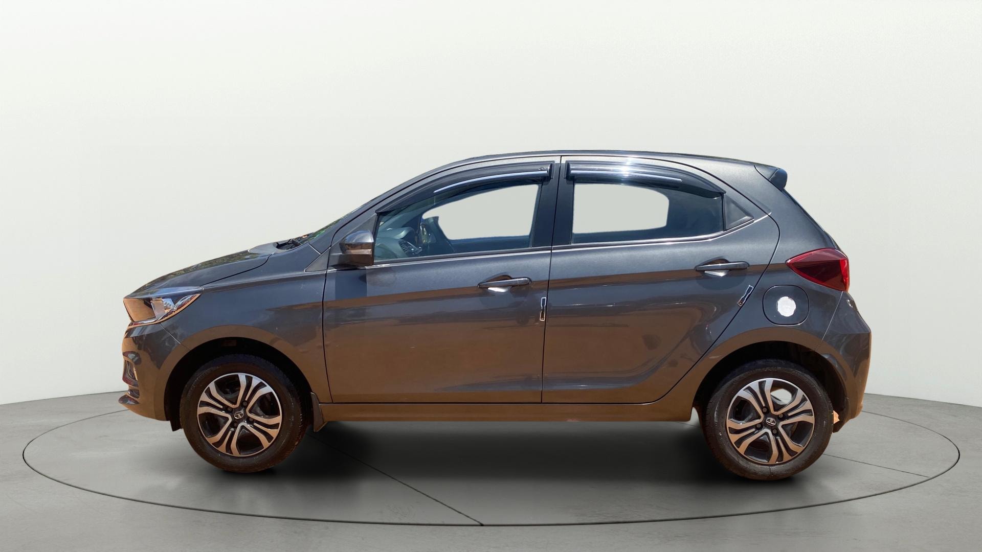 View 2021 Tata Tiago Revotorq XB Image 5 Used 2021 Tata Tiago Revotorq XB Image 5