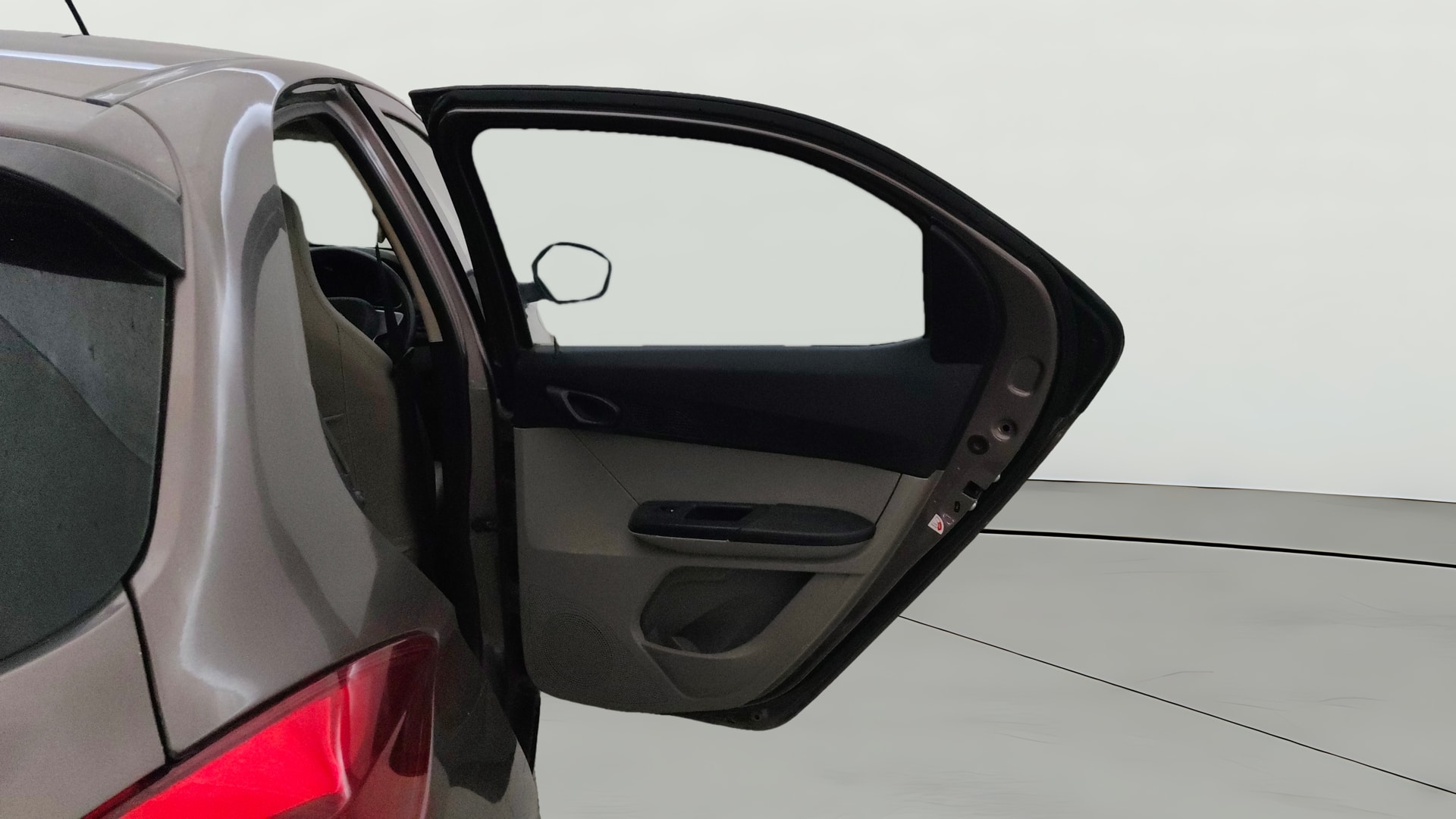 View 2016 Tata Tiago Revotorq XB Image 7 Used 2016 Tata Tiago Revotorq XB Image 7