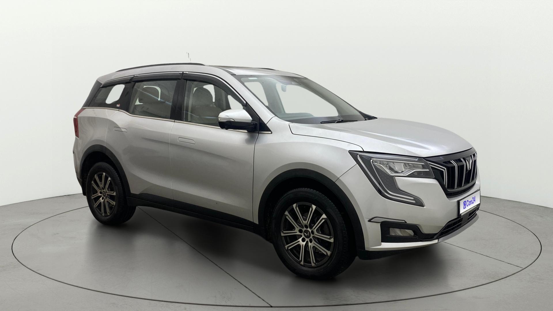 View 2022 Mahindra XUV700 MX Petrol 5 STR Image 24 Used 2022 Mahindra XUV700 MX Petrol 5 STR Image 24