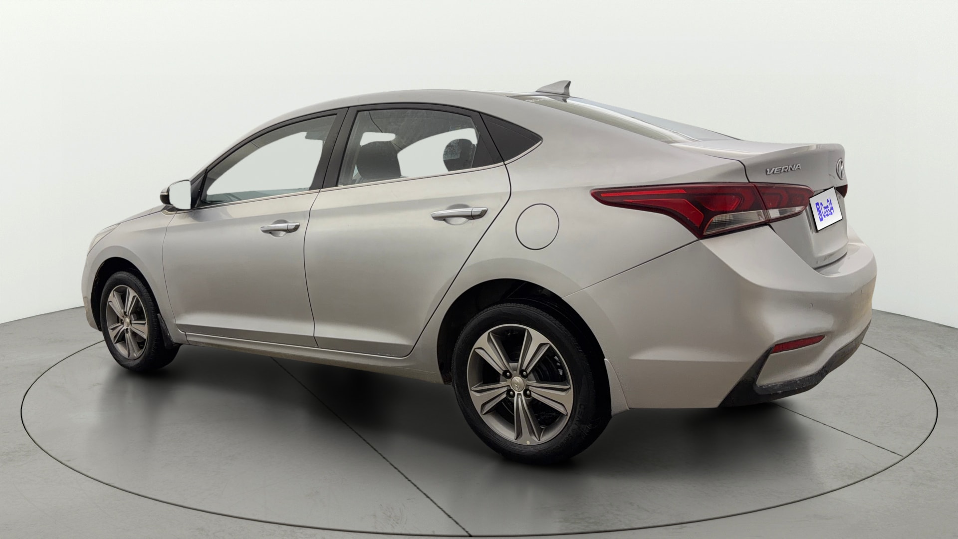 View 2018 Hyundai Verna 1.6 VTVT SX Image 2 Used 2018 Hyundai Verna 1.6 VTVT SX Image 2
