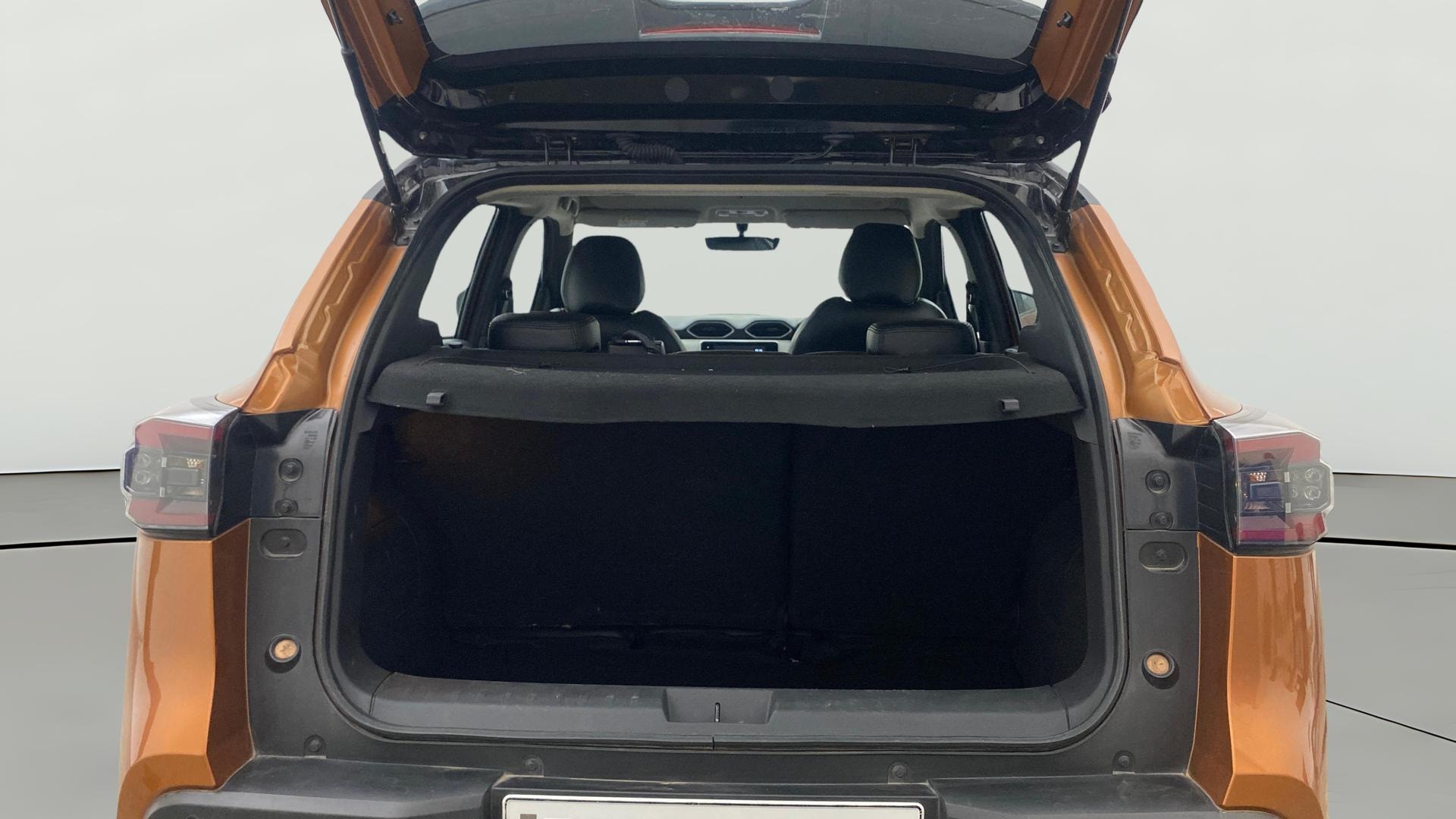 View 2025 Nissan Magnite Tekna B4D 1.0 Petrol AMT Image 39 Used 2025 Nissan Magnite Tekna B4D 1.0 Petrol AMT Image 39