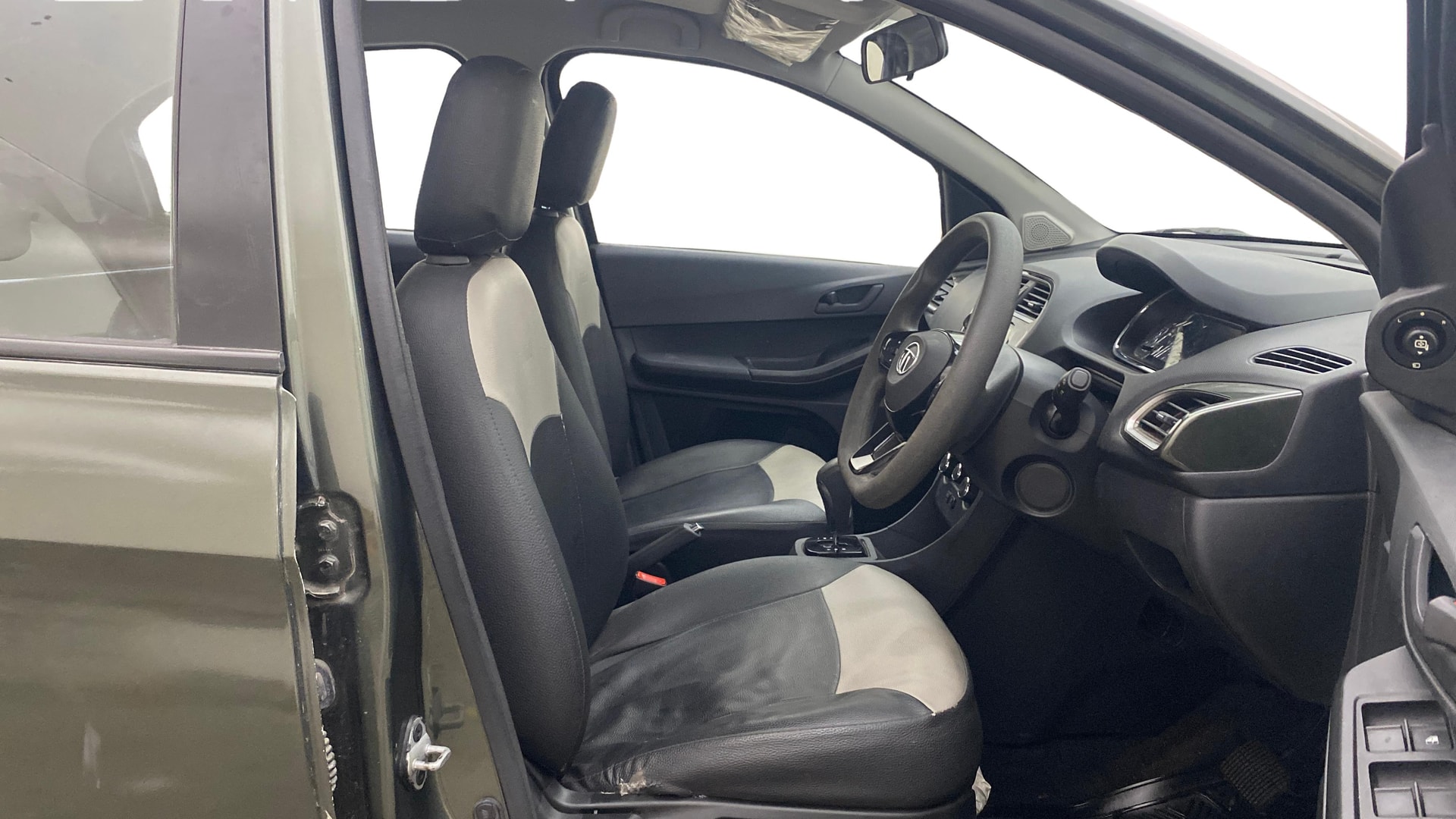 View 2022 Tata Tiago NRG XZ Revotron AMT Image 26 Used 2022 Tata Tiago NRG XZ Revotron AMT Image 26