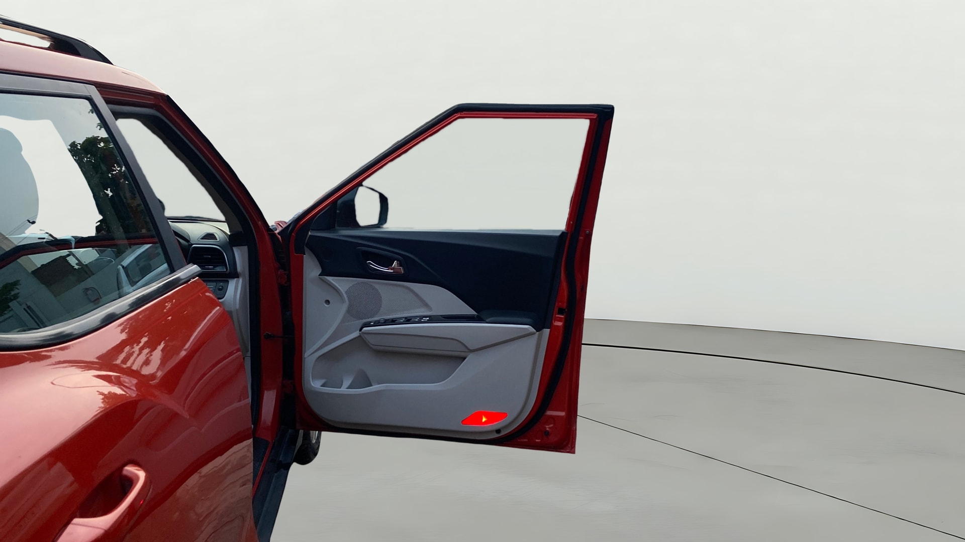 View 2019 Mahindra XUV300 W4 Petrol BS IV Image 47 Used 2019 Mahindra XUV300 W4 Petrol BS IV Image 47