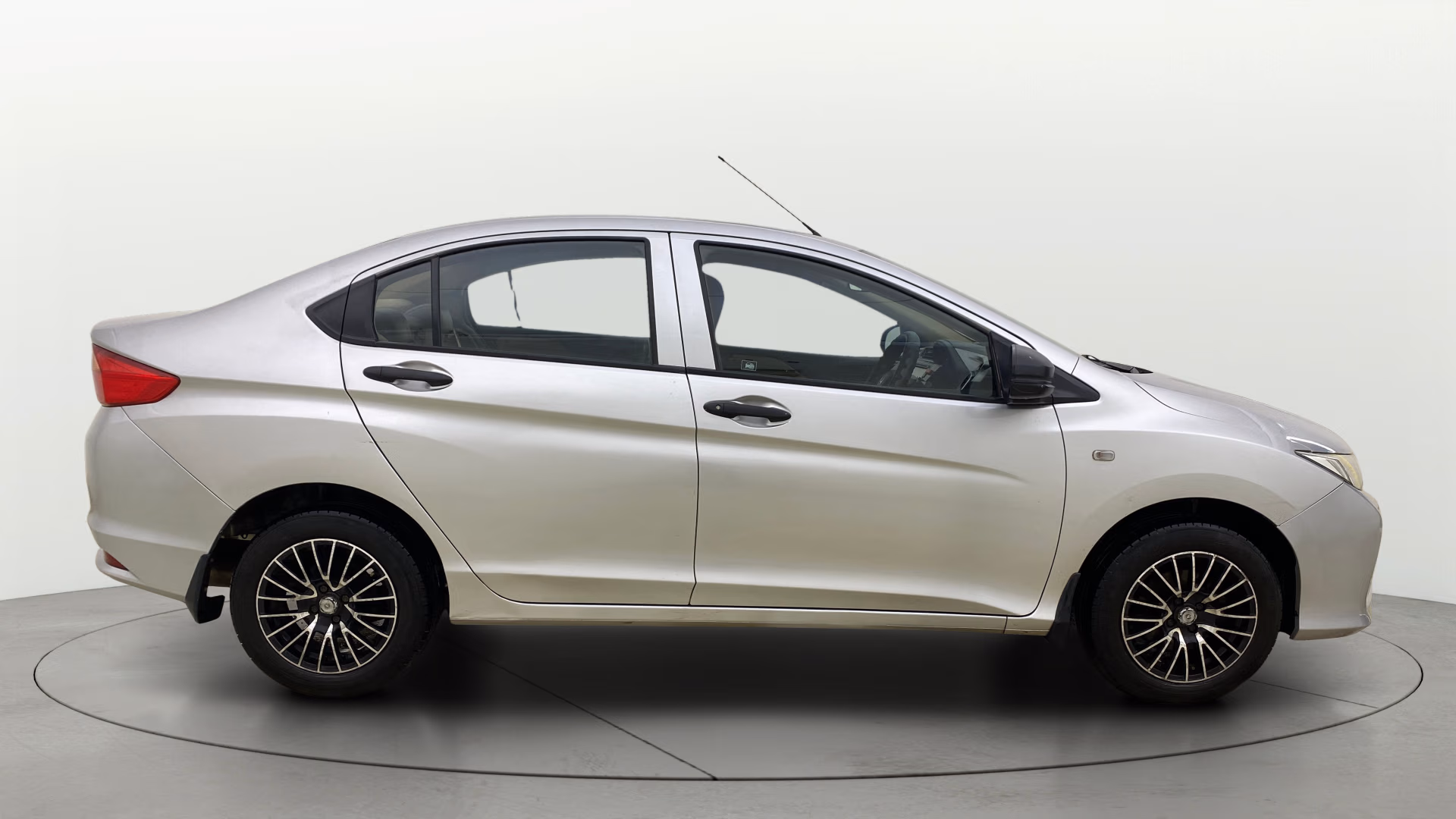 View 2015 Honda City ZX MT Diesel Anniversary Edition Image 26 Used 2015 Honda City ZX MT Diesel Anniversary Edition Image 26