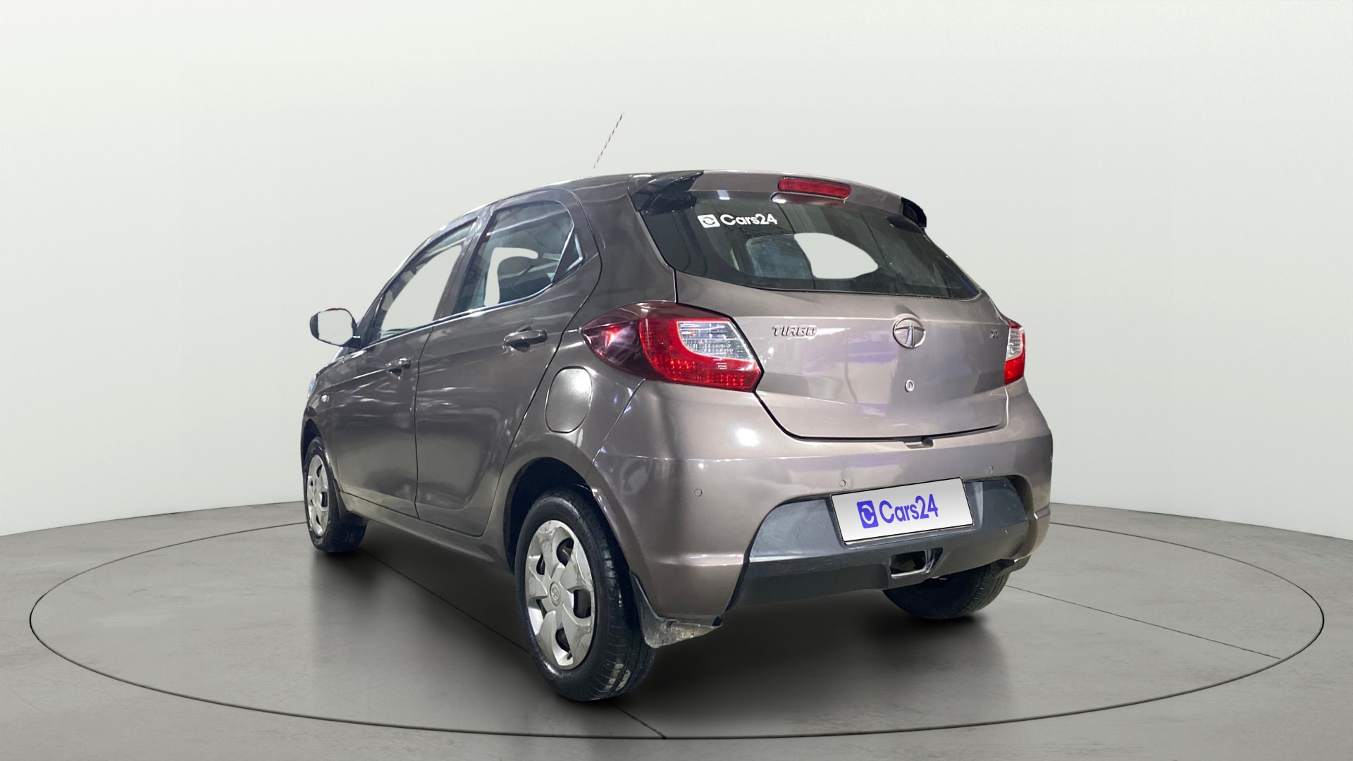 View 2018 Tata Tiago Revotorq XB Image 2 Used 2018 Tata Tiago Revotorq XB Image 2
