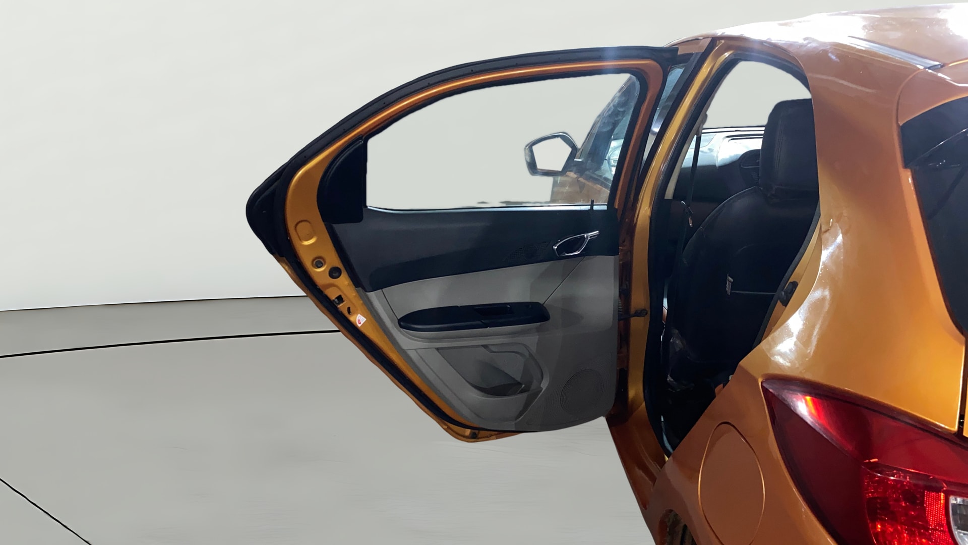 View 2018 Tata Tiago Revotorq XB Image 22 Used 2018 Tata Tiago Revotorq XB Image 22