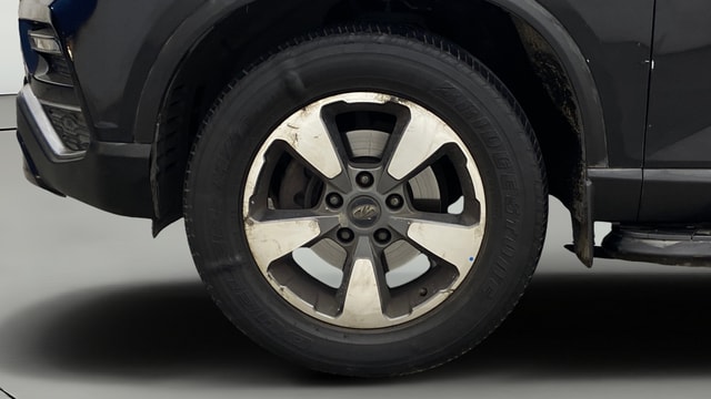 View Mahindra Alturas G4 Image 30 Used Mahindra Alturas G4 Image 30