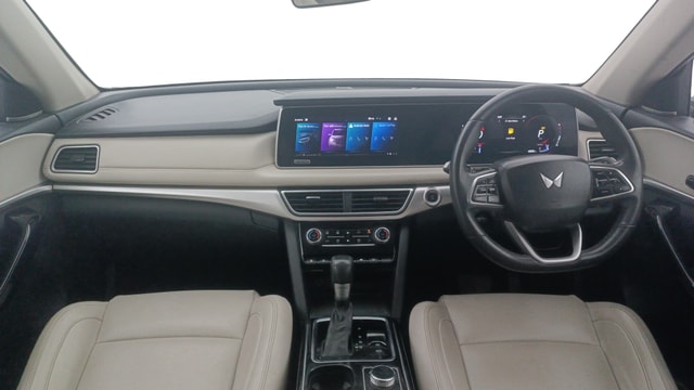 View Mahindra XUV700 Image 32 Used Mahindra XUV700 Image 32