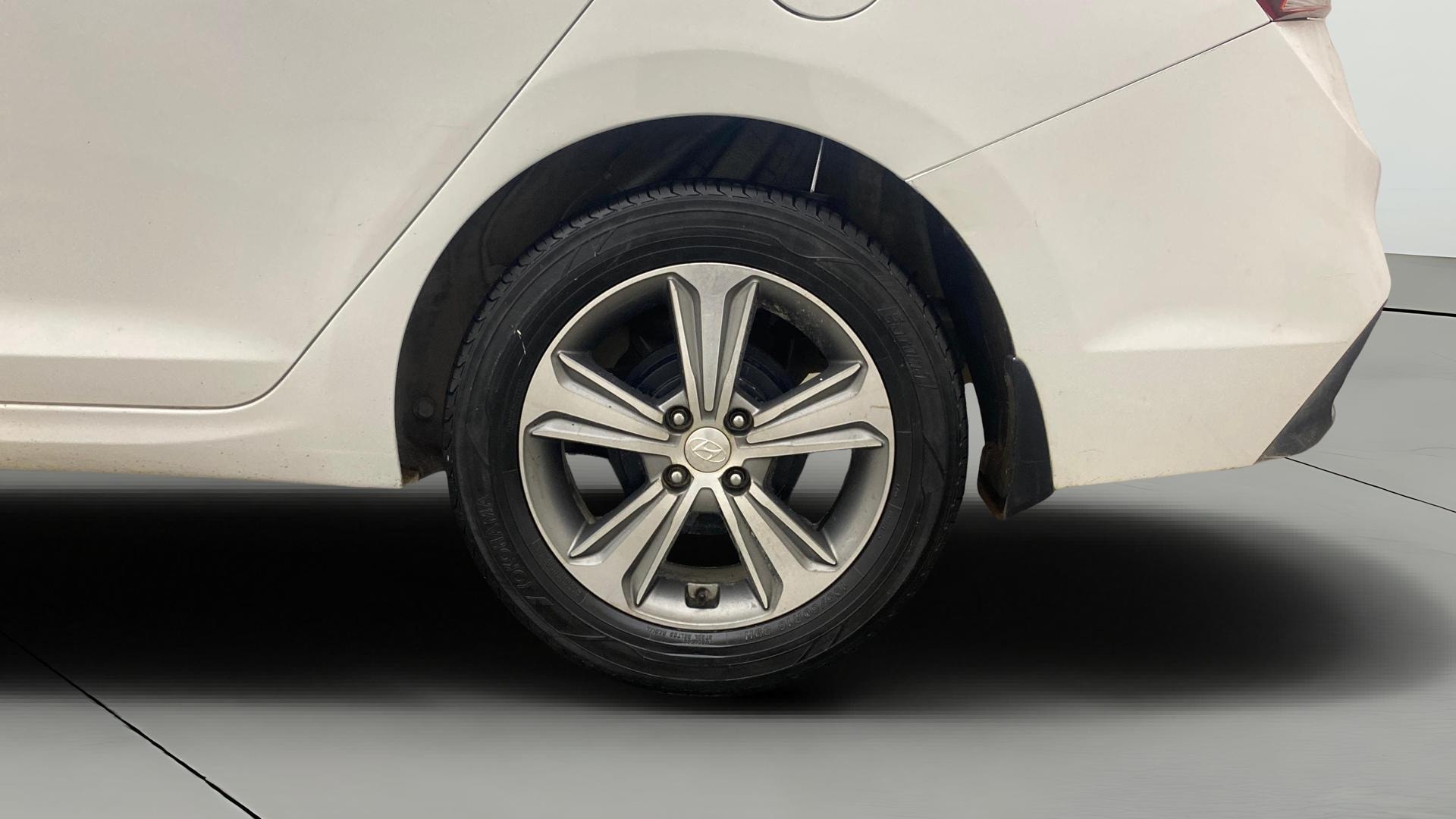 View 2019 Hyundai Verna 1.6 VTVT SX (O) AT Image 12 Used 2019 Hyundai Verna 1.6 VTVT SX (O) AT Image 12