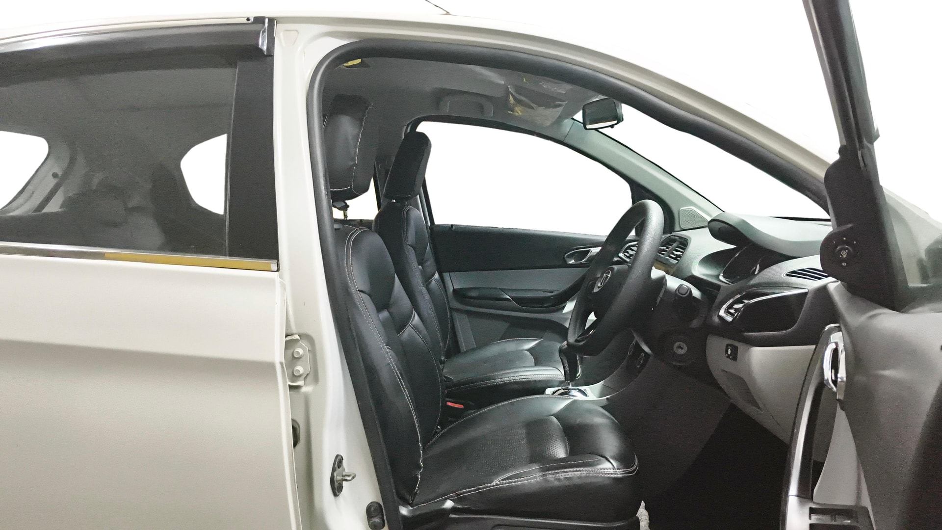 View 2020 Tata Tiago Revotorq XB Image 17 Used 2020 Tata Tiago Revotorq XB Image 17