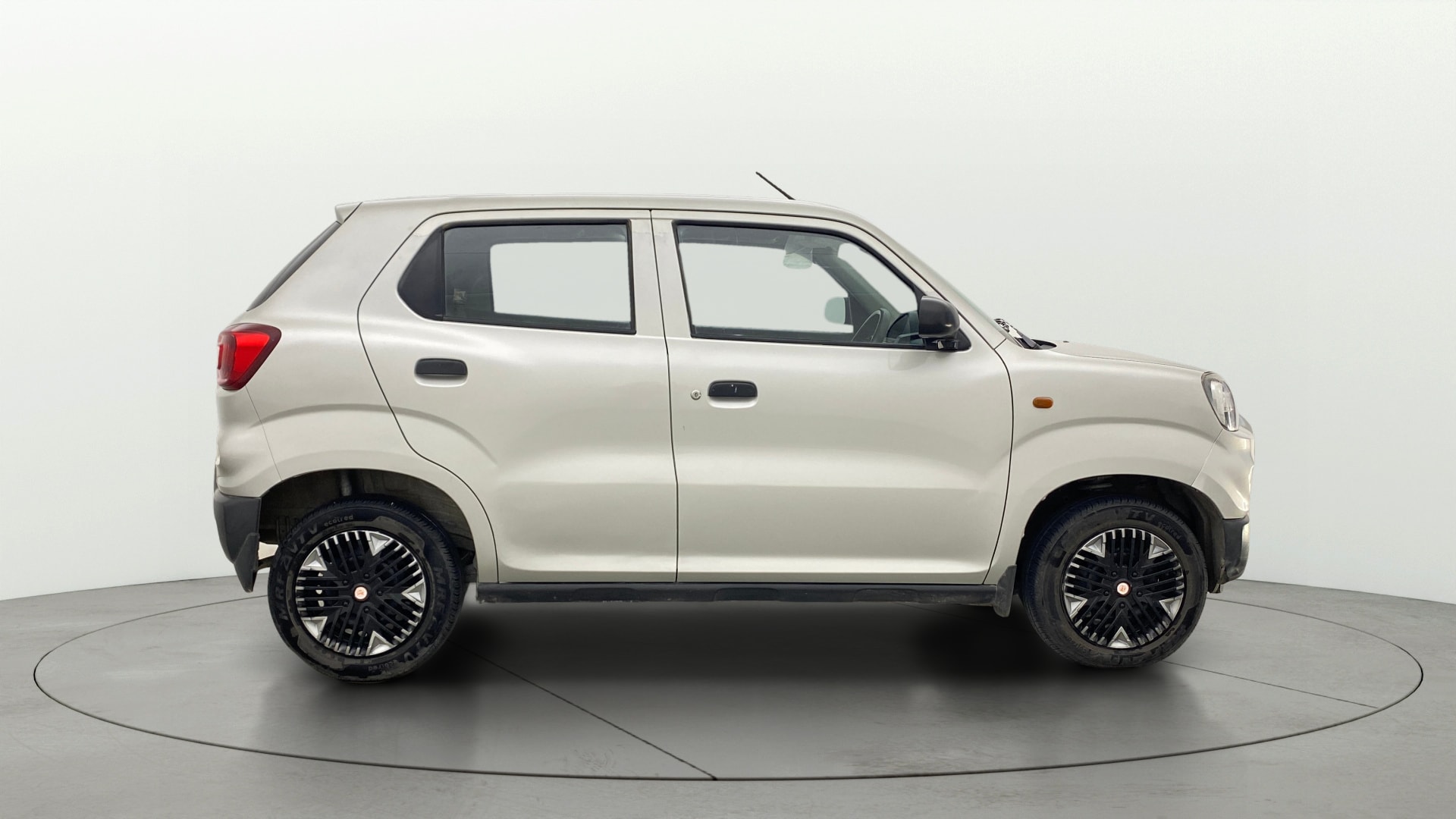View 2021 Maruti Suzuki 1000 Base Variant Image 8 Used 2021 Maruti Suzuki 1000 Base Variant Image 8