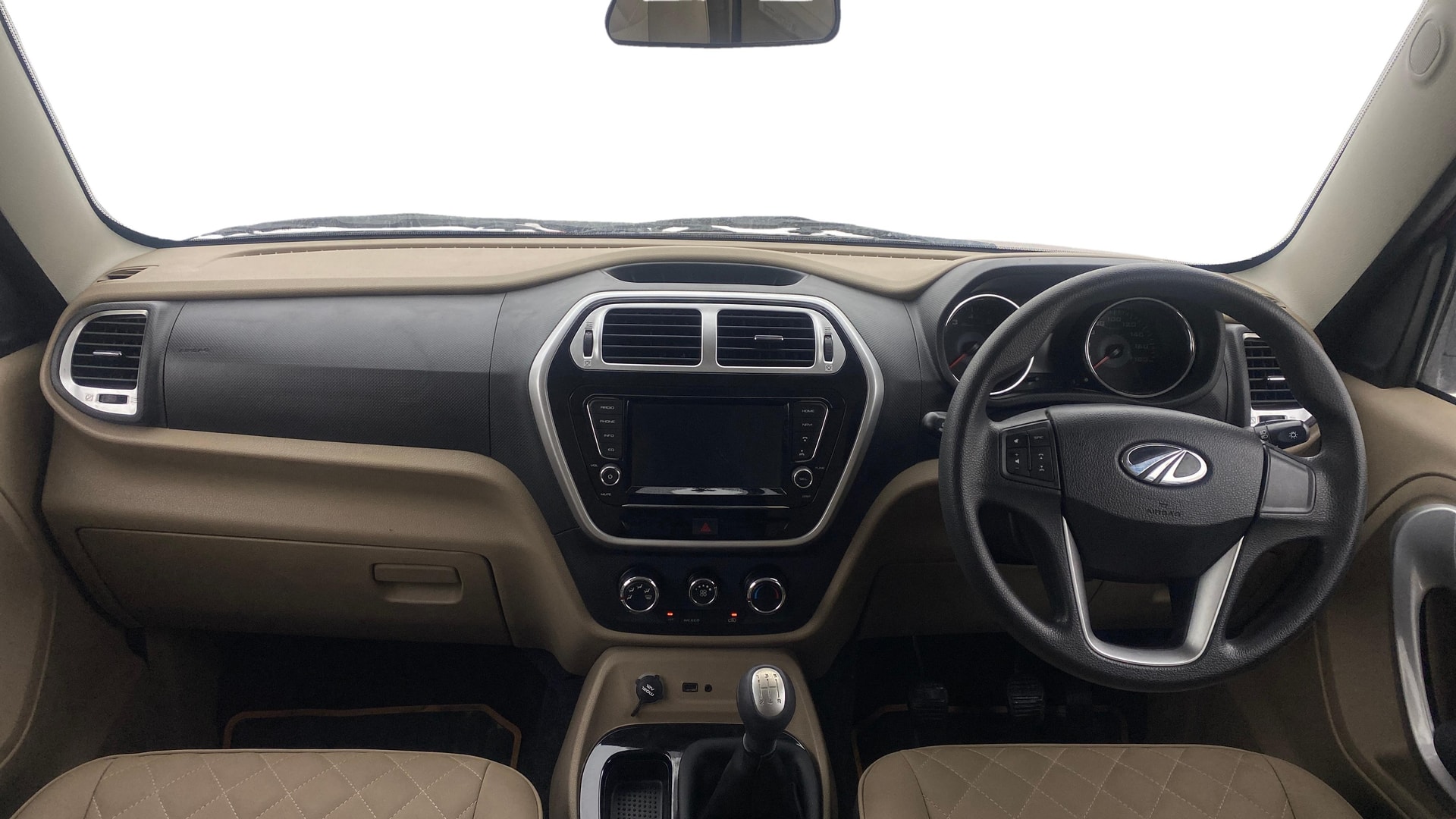 View 2018 Mahindra TUV300 T10 100HP Image 15 Used 2018 Mahindra TUV300 T10 100HP Image 15