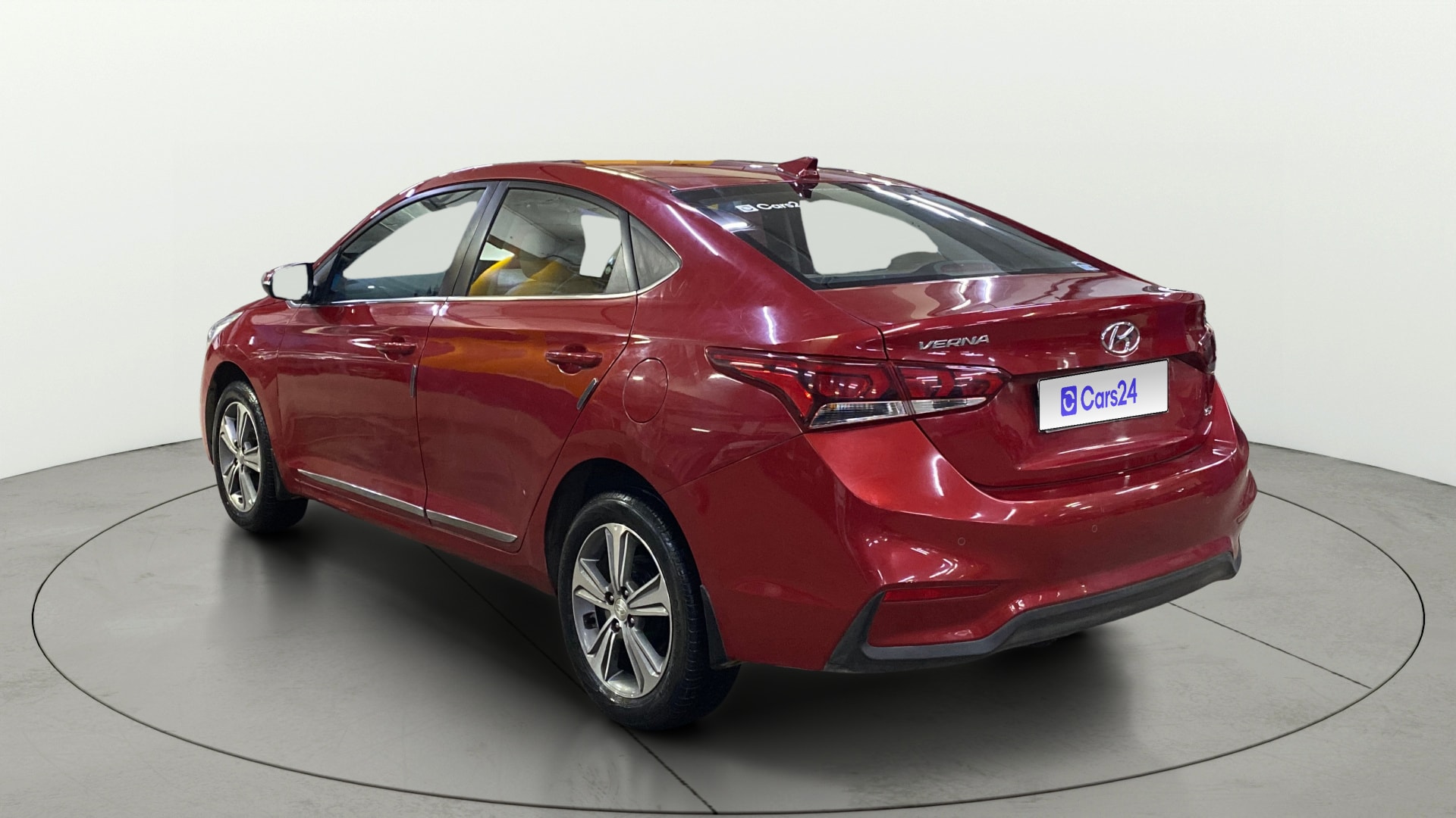 View 2018 Hyundai Verna 1.6 VTVT SX Image 2 Used 2018 Hyundai Verna 1.6 VTVT SX Image 2