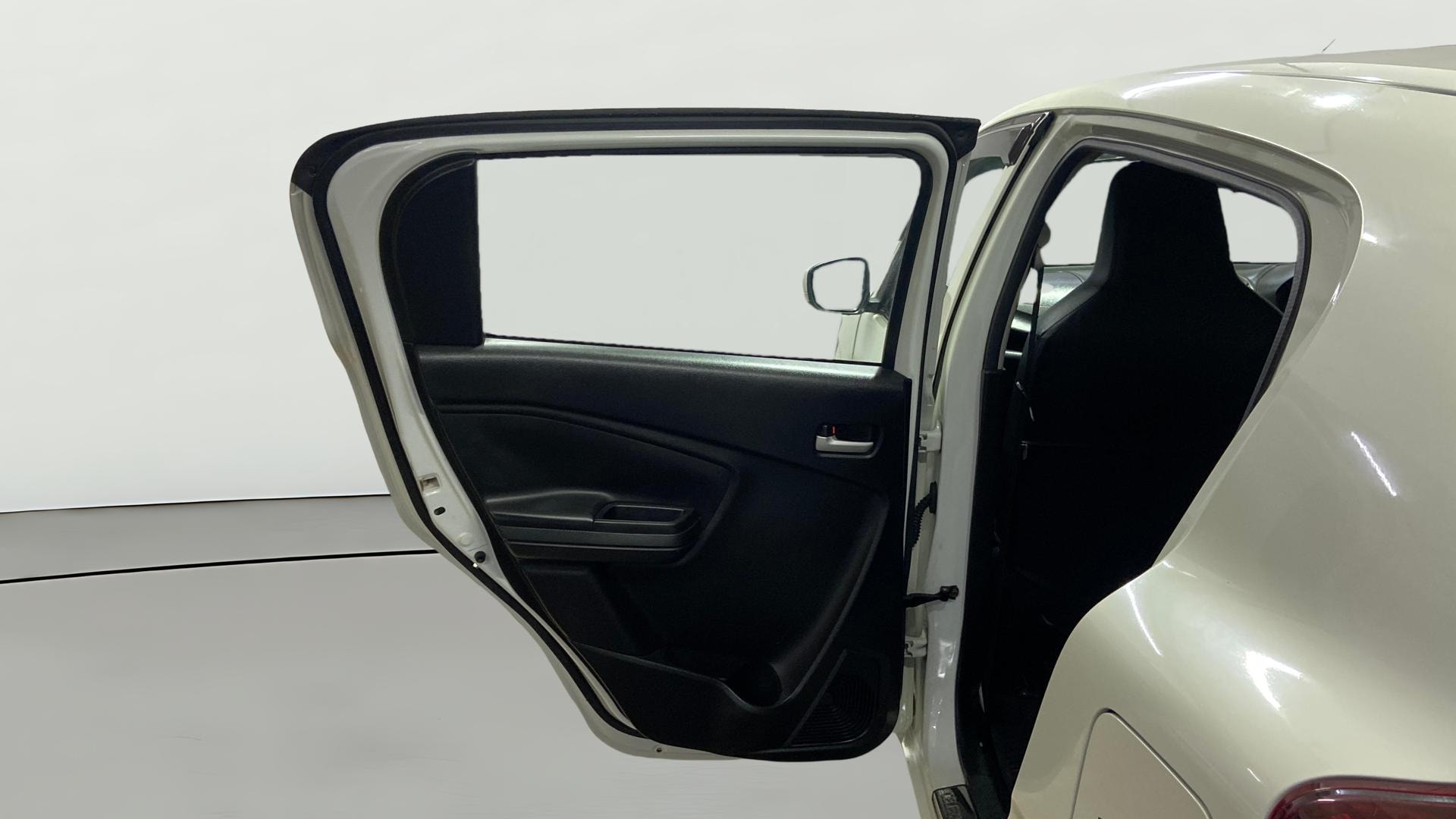 View 2024 Maruti Suzuki 1000 Base Variant Image 15 Used 2024 Maruti Suzuki 1000 Base Variant Image 15