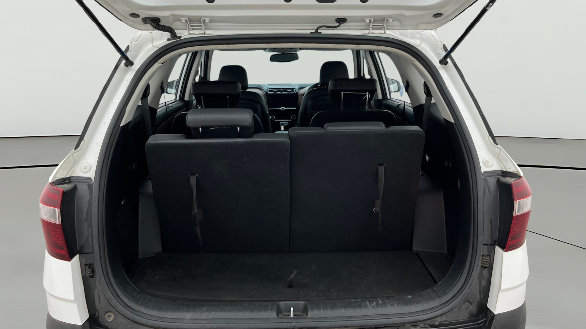View 2021 Hyundai Alcazar Prestige 6 Seater MT Petrol Image 43 Used 2021 Hyundai Alcazar Prestige 6 Seater MT Petrol Image 43