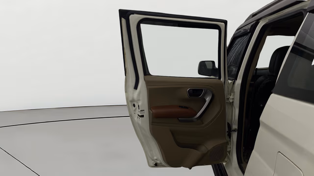 View Mahindra TUV300 Image 22 Used Mahindra TUV300 Image 22