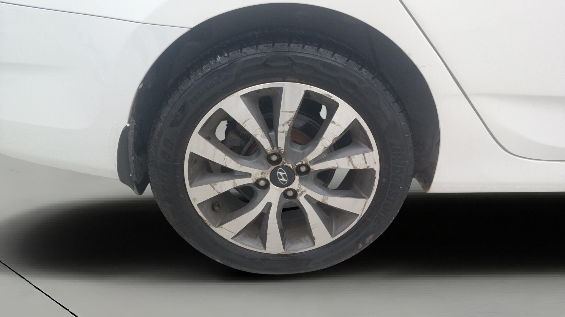 View 2014 Hyundai Fluidic Verna 1.6 VTVT SX Image 33 Used 2014 Hyundai Fluidic Verna 1.6 VTVT SX Image 33