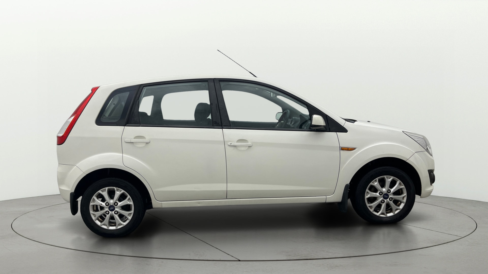View 2013 Ford Figo 1.2P Ambiente MT BS IV Image 8 Used 2013 Ford Figo 1.2P Ambiente MT BS IV Image 8