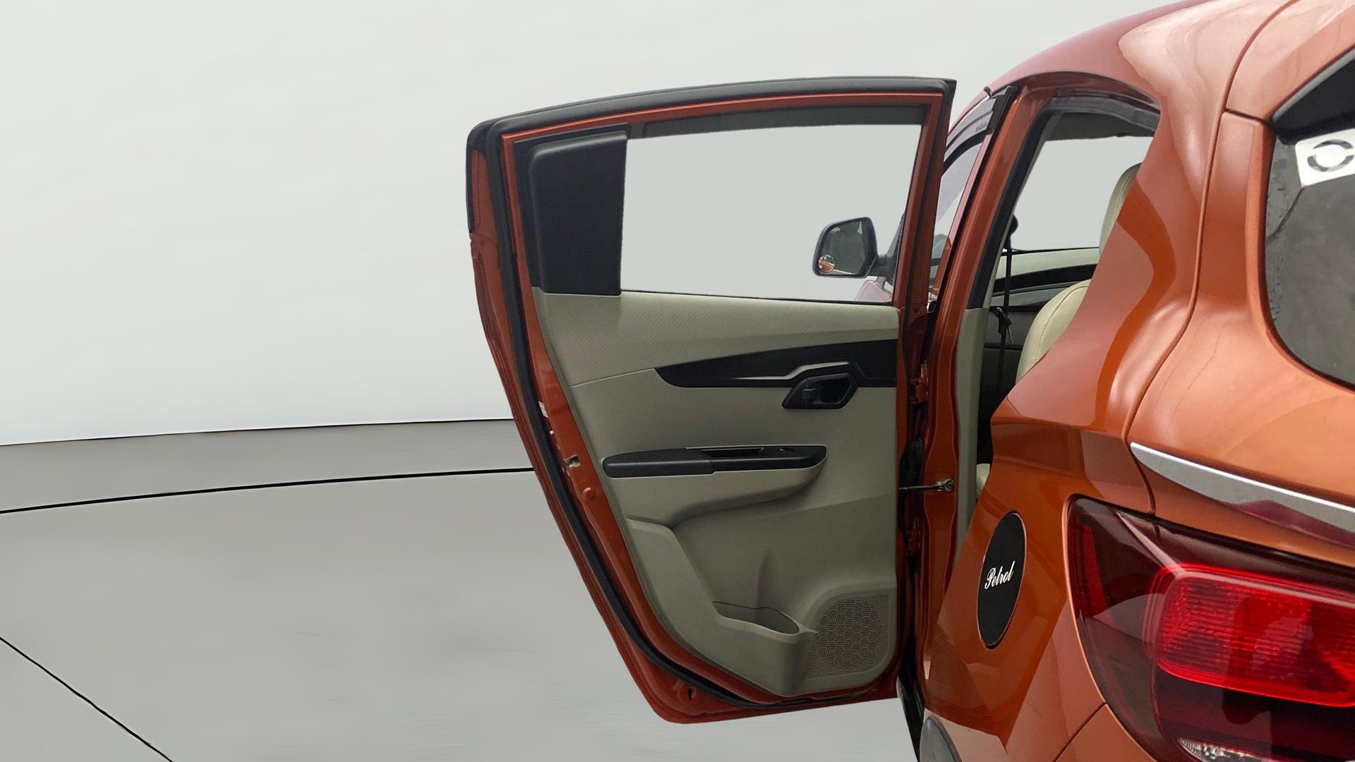 View 2016 Mahindra KUV100 K4 Plus Petrol 5 Seater BS IV Image 22 Used 2016 Mahindra KUV100 K4 Plus Petrol 5 Seater BS IV Image 22